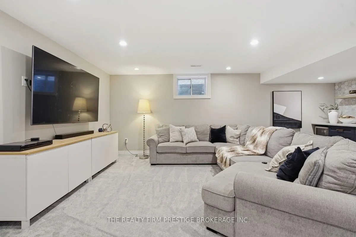 Photo 37 of 2051 Westpoint Heights, London, South V — HOMEH