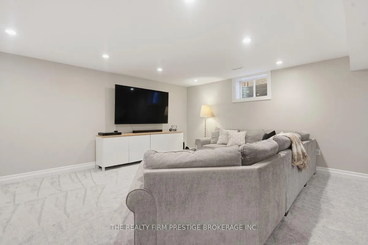 Photo 39 of 2051 Westpoint Heights, London, South V — HOMEH