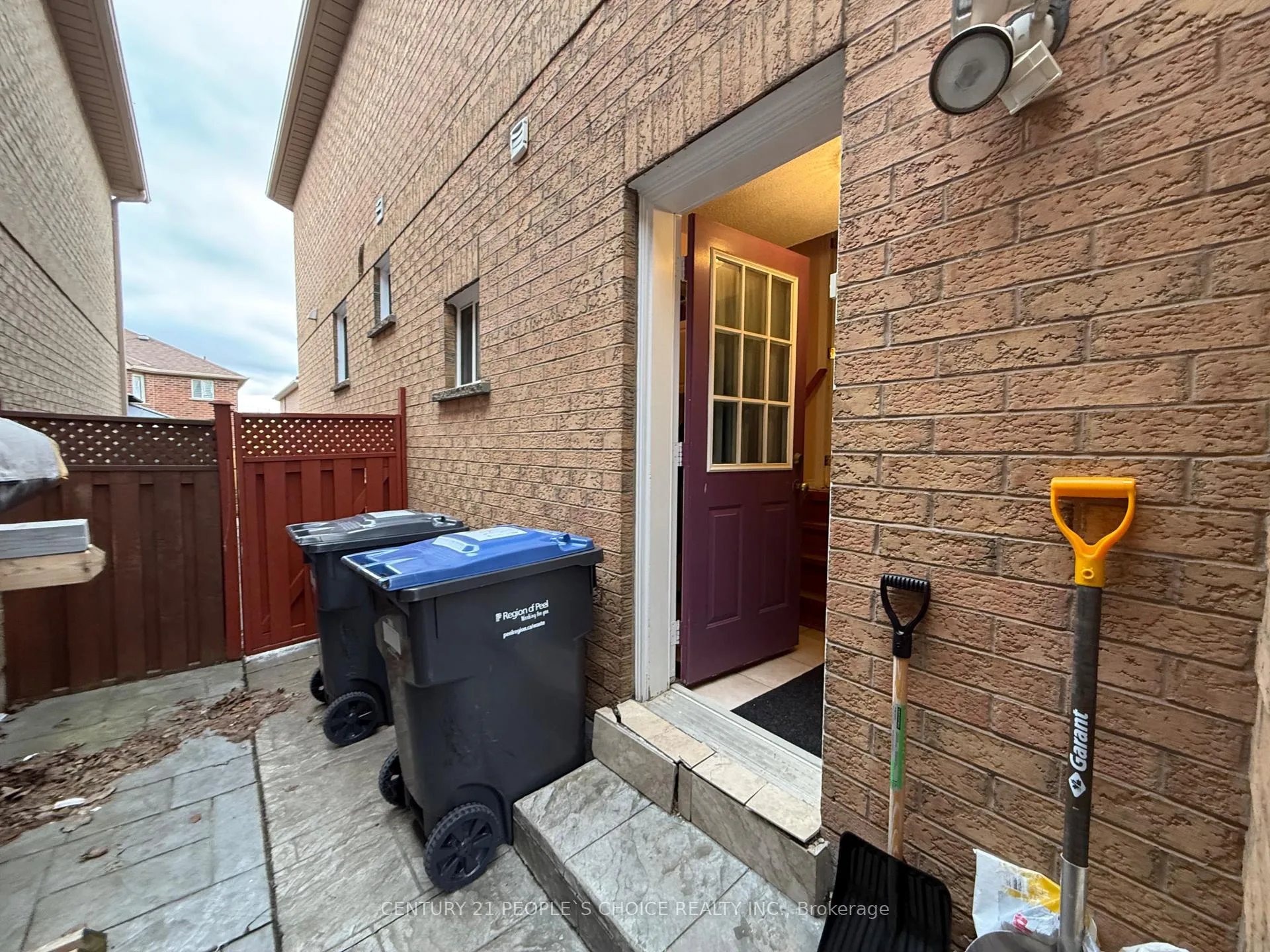 Photo 2 of 5312 Hollypoint (Lower) Avenue, Mississauga, East Credit — HOMEH
