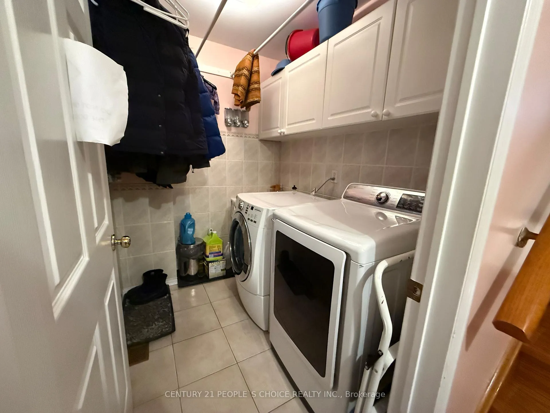 Photo 3 of 5312 Hollypoint (Lower) Avenue, Mississauga, East Credit — HOMEH