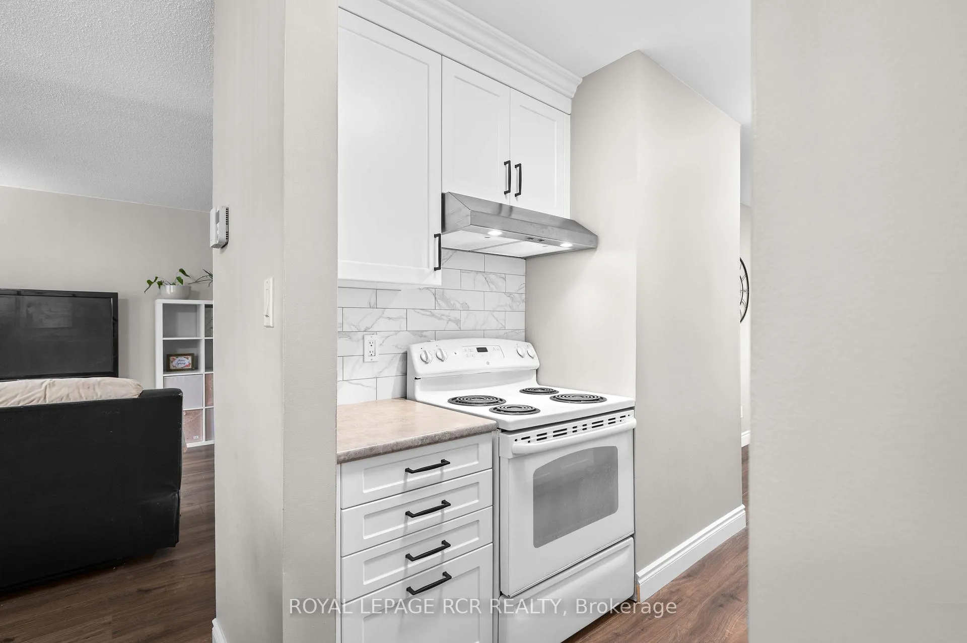 Photo 11 of Unit 8, 31 Parkview Drive, Orangeville — HOMEH