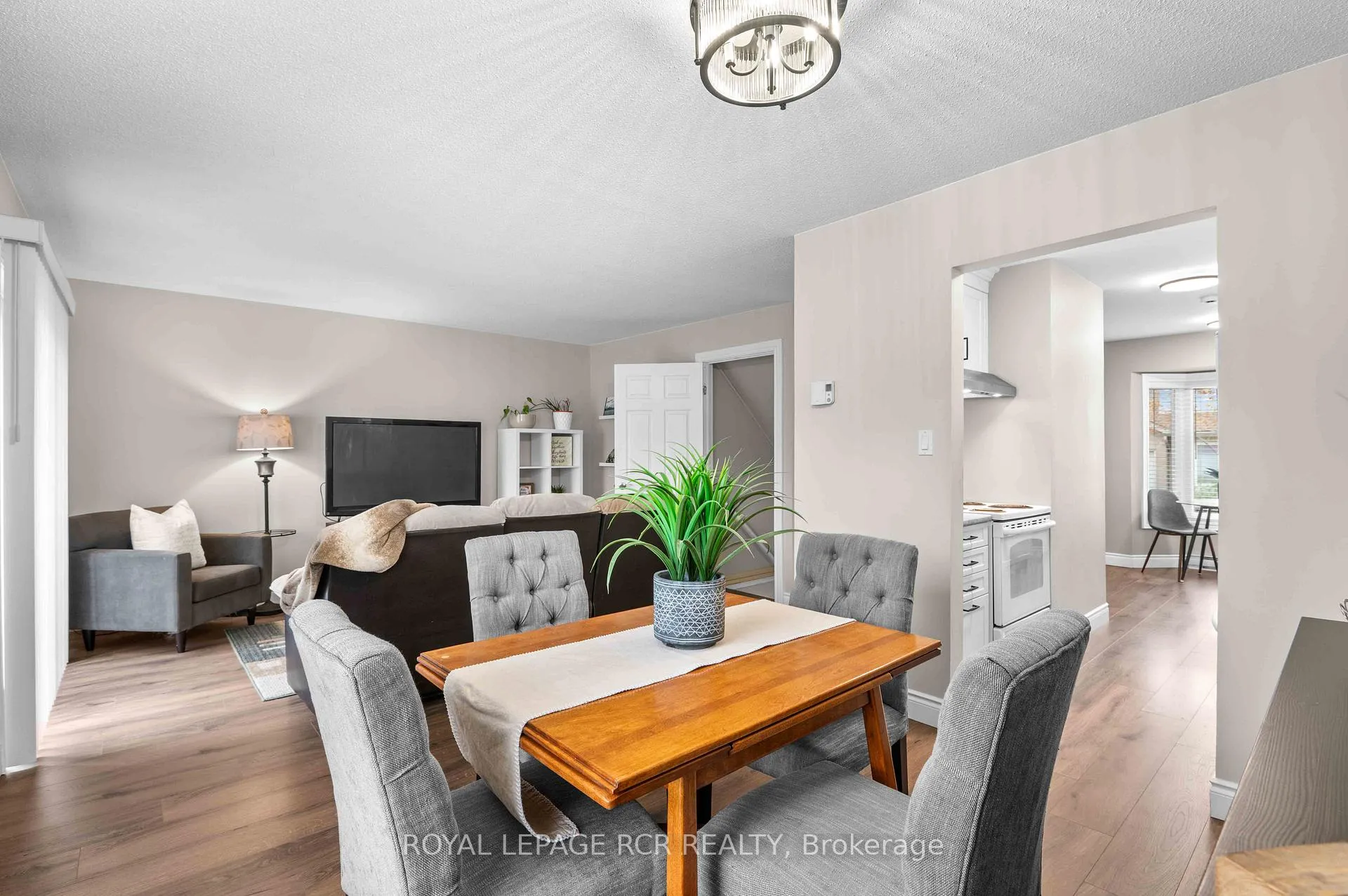 Photo 13 of Unit 8, 31 Parkview Drive, Orangeville — HOMEH
