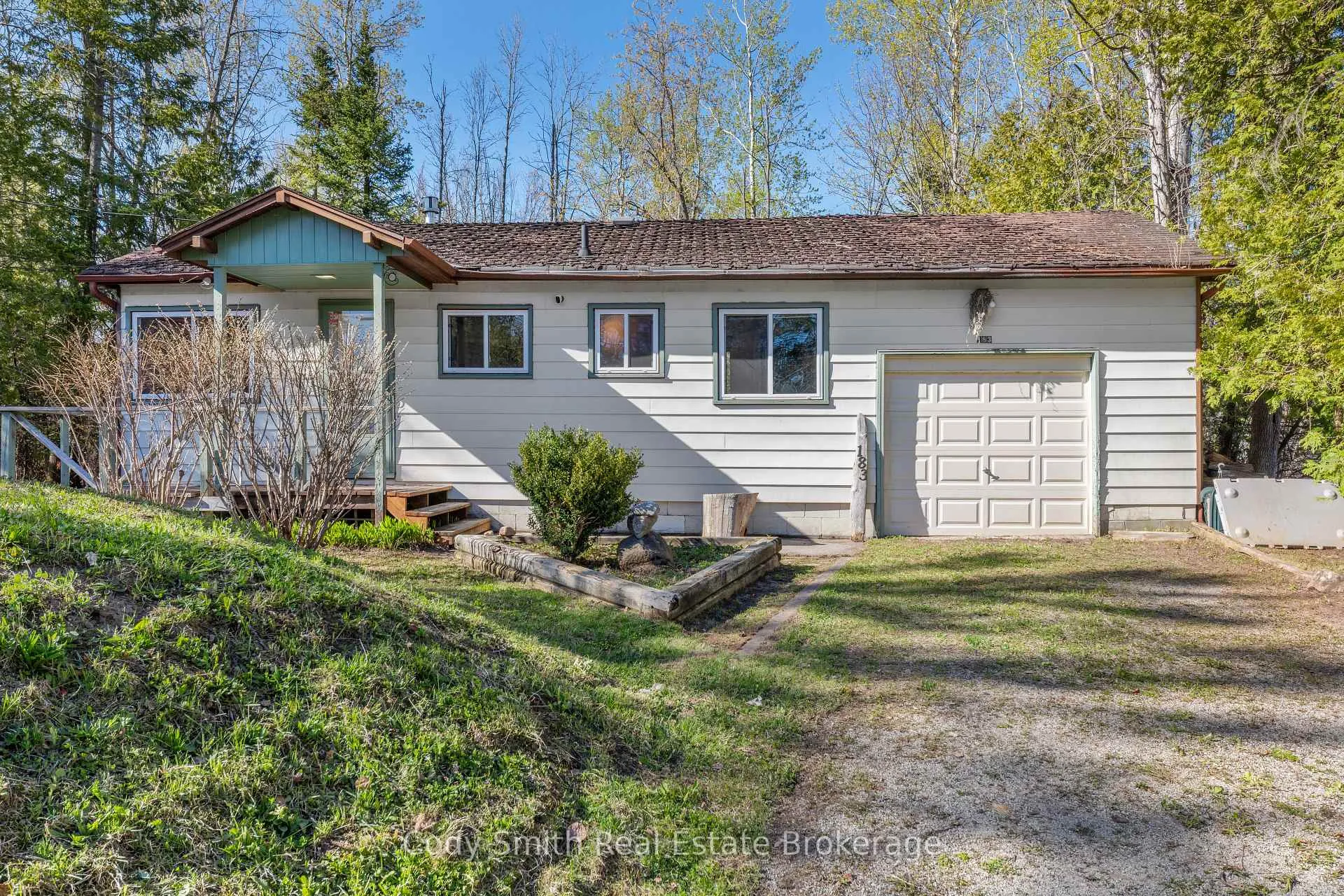Photo 2 of 183 Paradise Avenue, Tay, Port McNicoll — HOMEH