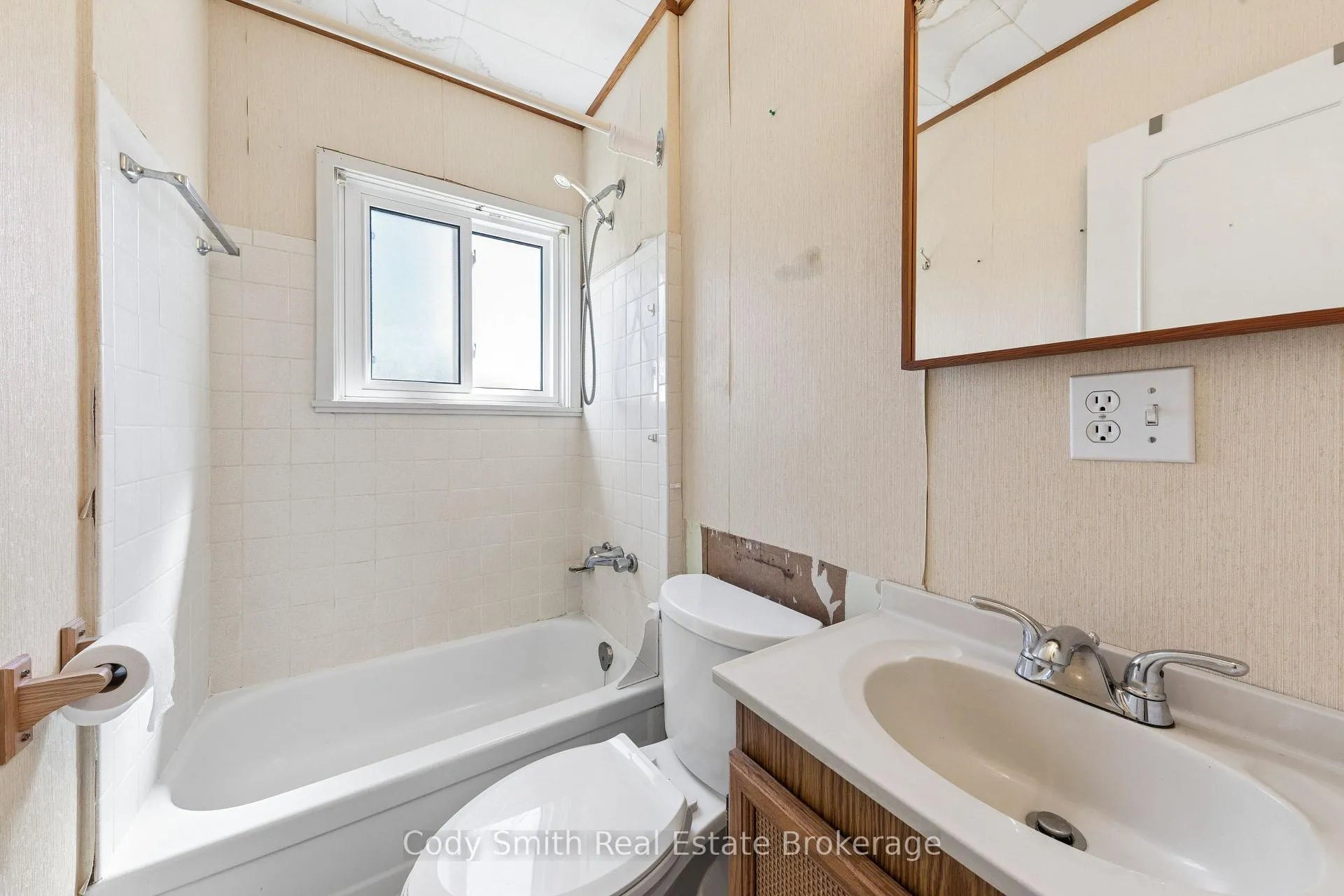 Photo 24 of 183 Paradise Avenue, Tay, Port McNicoll — HOMEH