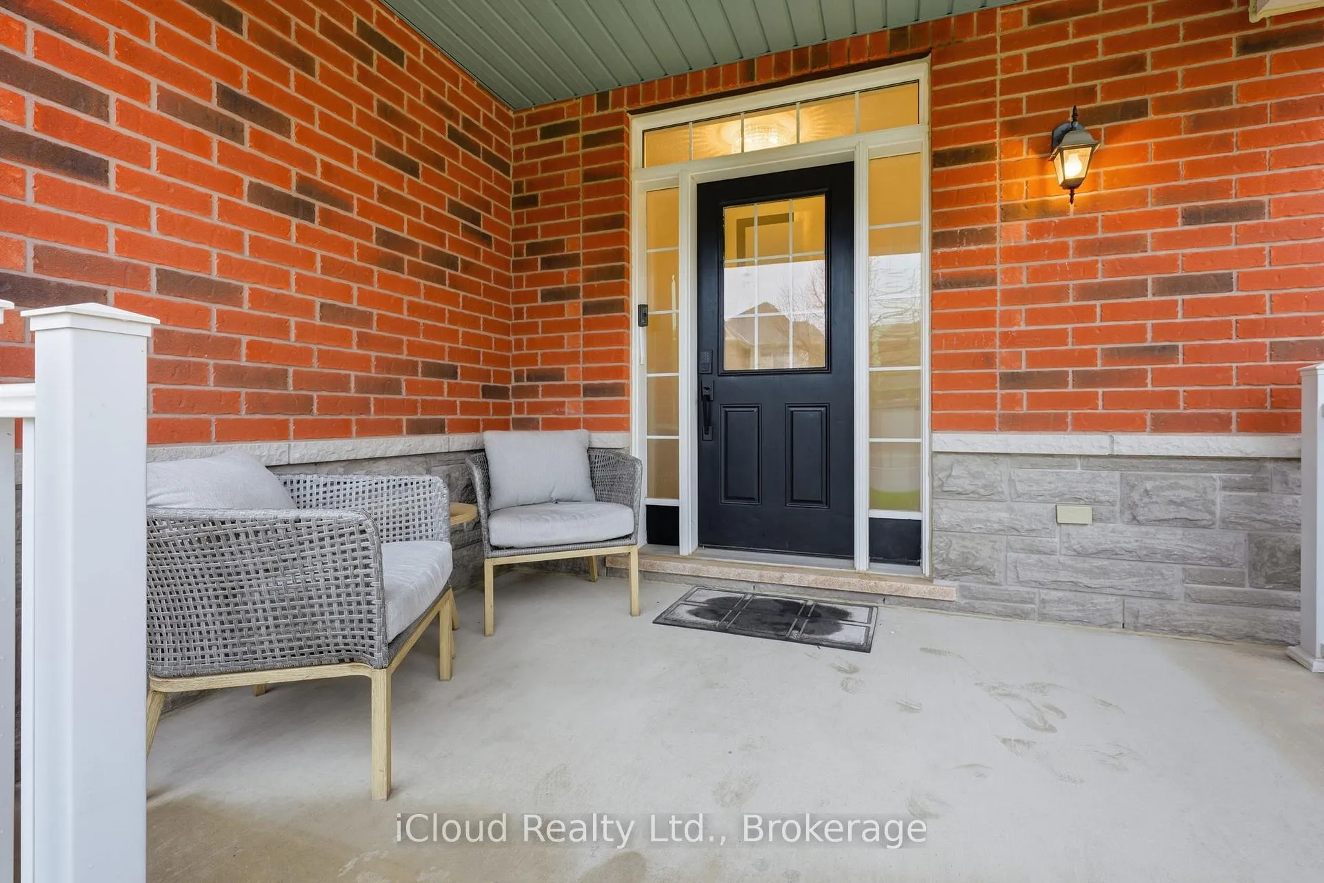 Photo 3 of 23 Sweetner Drive, Whitchurch-Stouffville, Stouffville — HOMEH