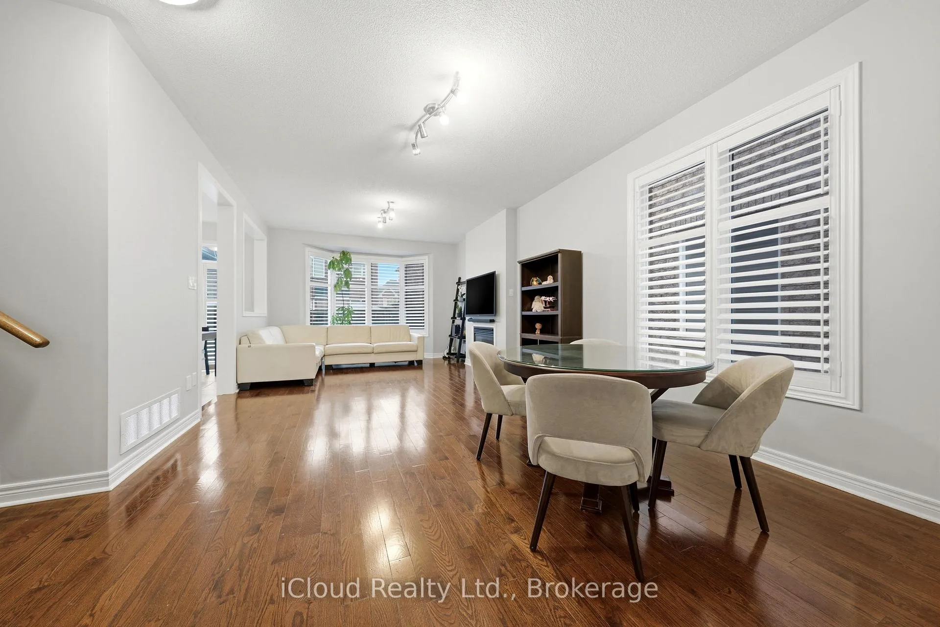 Photo 8 of 23 Sweetner Drive, Whitchurch-Stouffville, Stouffville — HOMEH