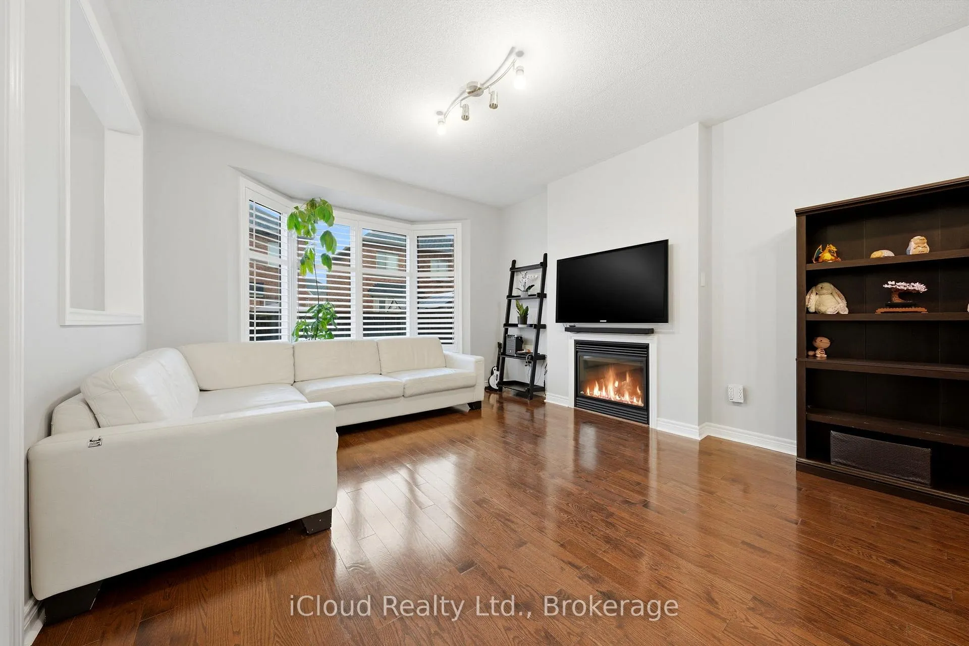 Photo 9 of 23 Sweetner Drive, Whitchurch-Stouffville, Stouffville — HOMEH