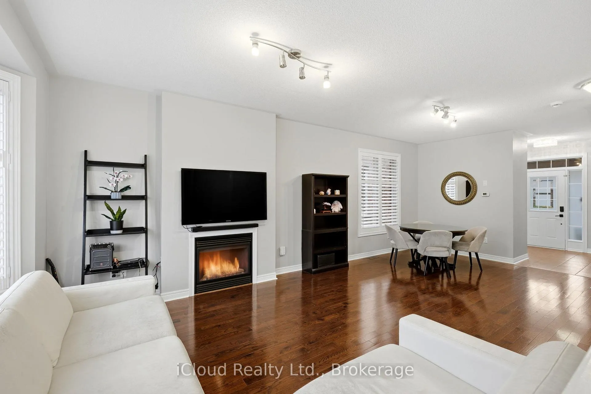 Photo 12 of 23 Sweetner Drive, Whitchurch-Stouffville, Stouffville — HOMEH