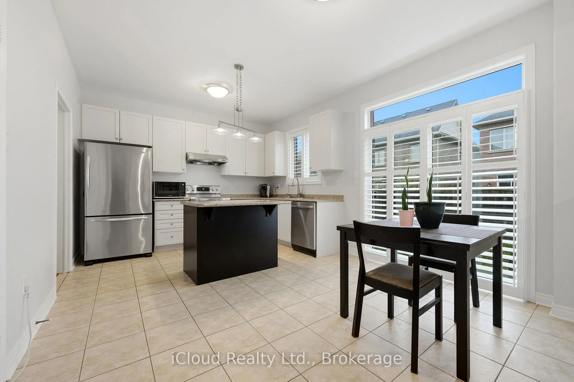 Photo 13 of 23 Sweetner Drive, Whitchurch-Stouffville, Stouffville — HOMEH