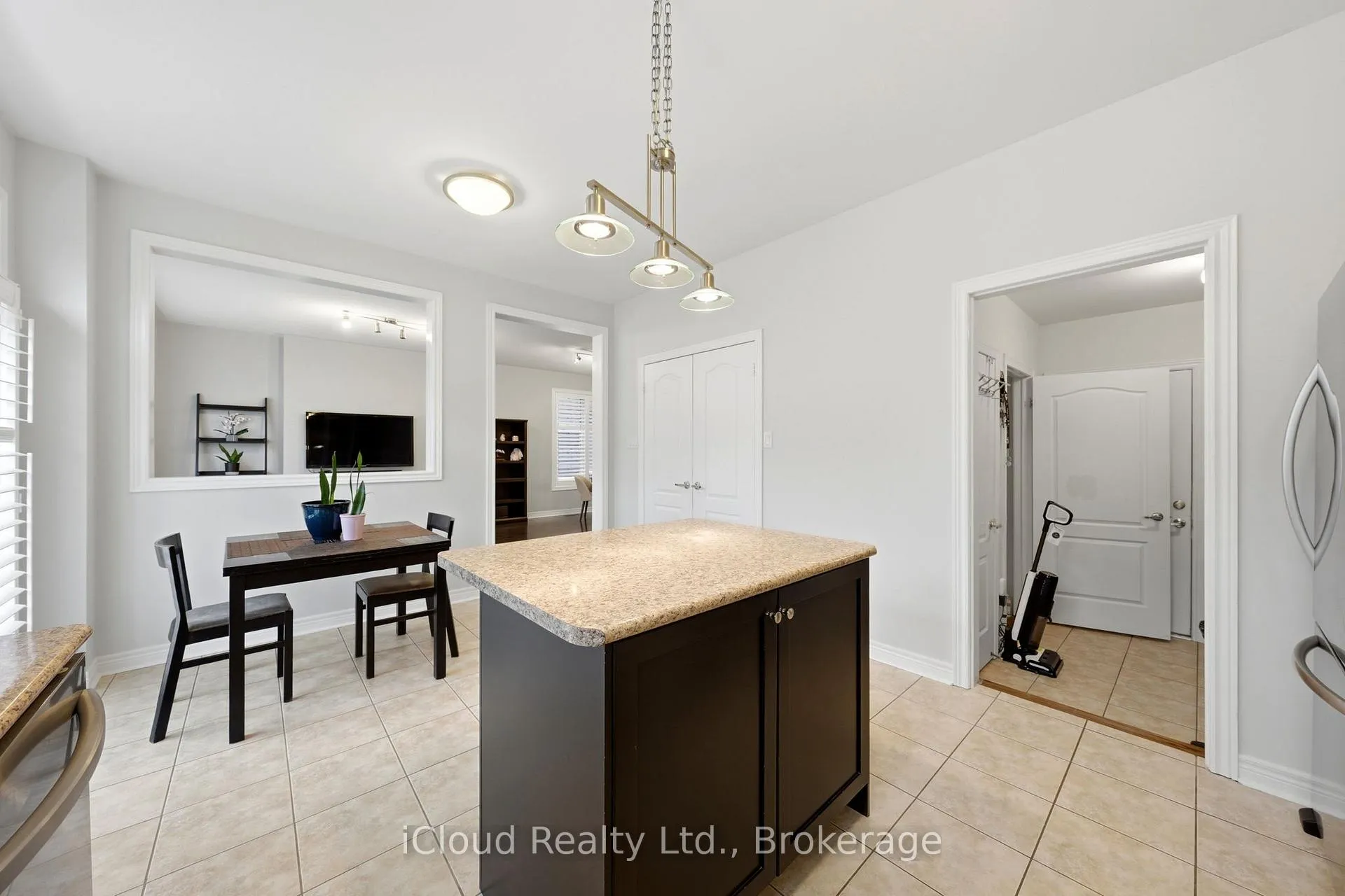 Photo 18 of 23 Sweetner Drive, Whitchurch-Stouffville, Stouffville — HOMEH