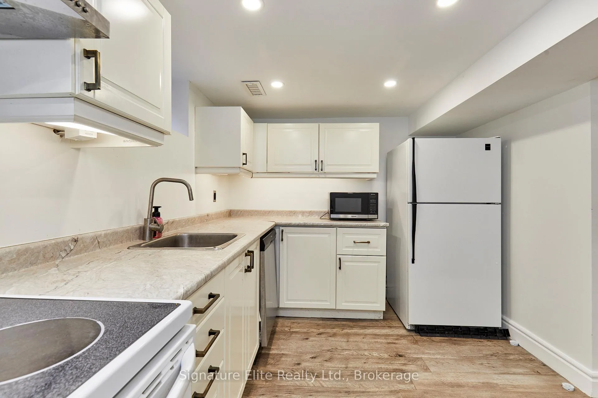 Photo 3 of Unit Bsmt, 371 O'connor Drive, Toronto, East York — HOMEH