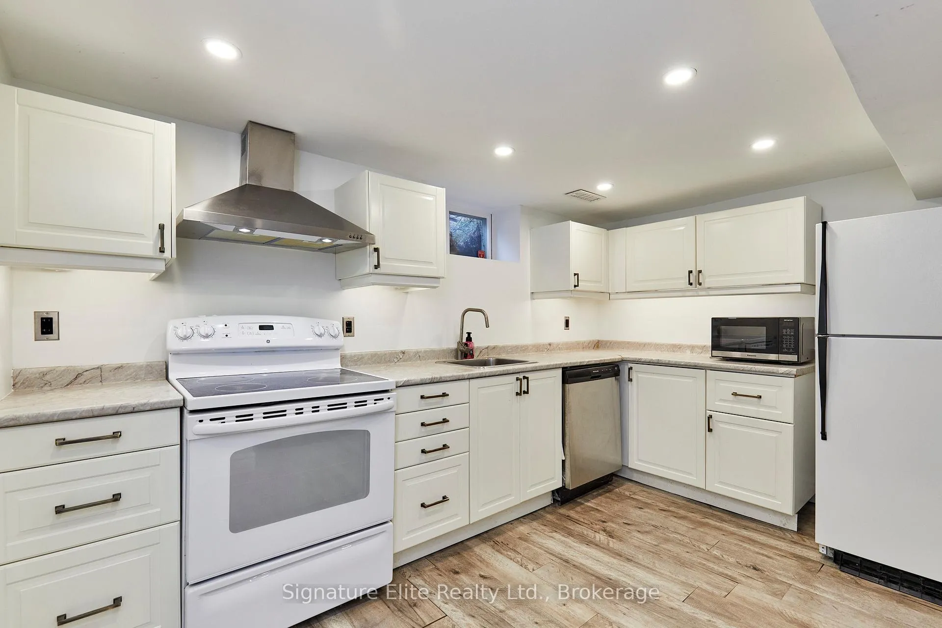 Photo 4 of Unit Bsmt, 371 O'connor Drive, Toronto, East York — HOMEH
