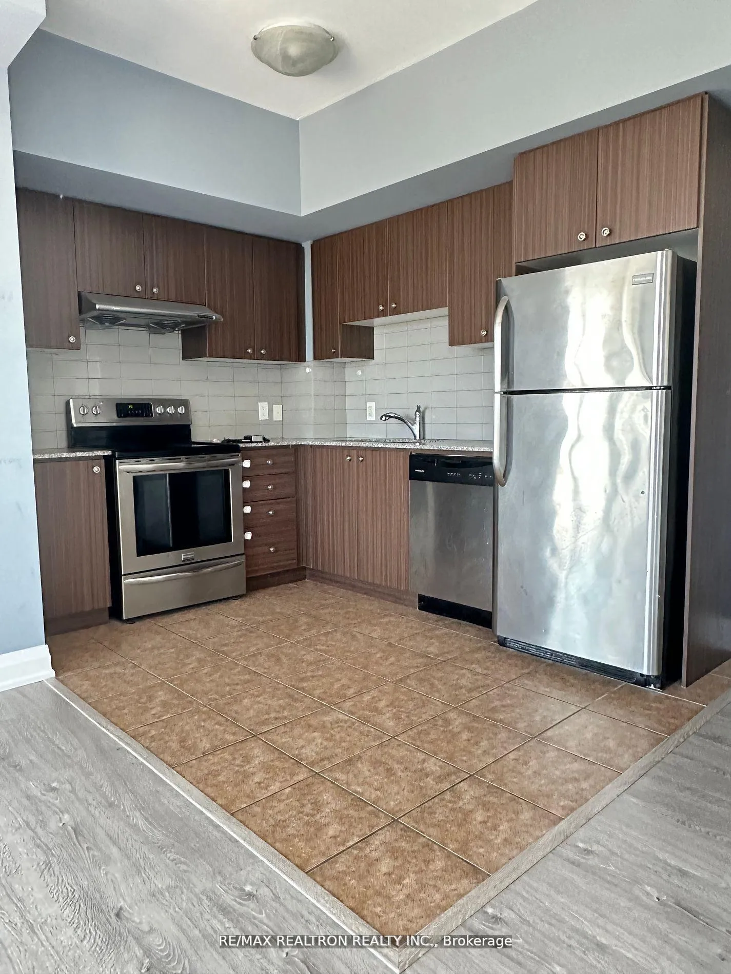 Photo 4 of Unit 808, 8323 Kennedy Road, Markham, Village Green-South Unionville — HOMEH