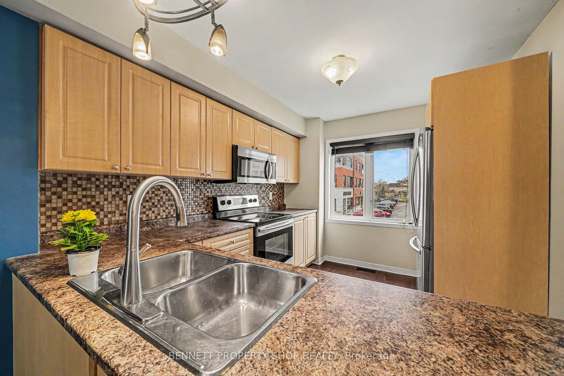Photo 4 of 237 Kennevale Drive, Ottawa, Barrhaven - Cedargrove/Fraserdale — HOMEH