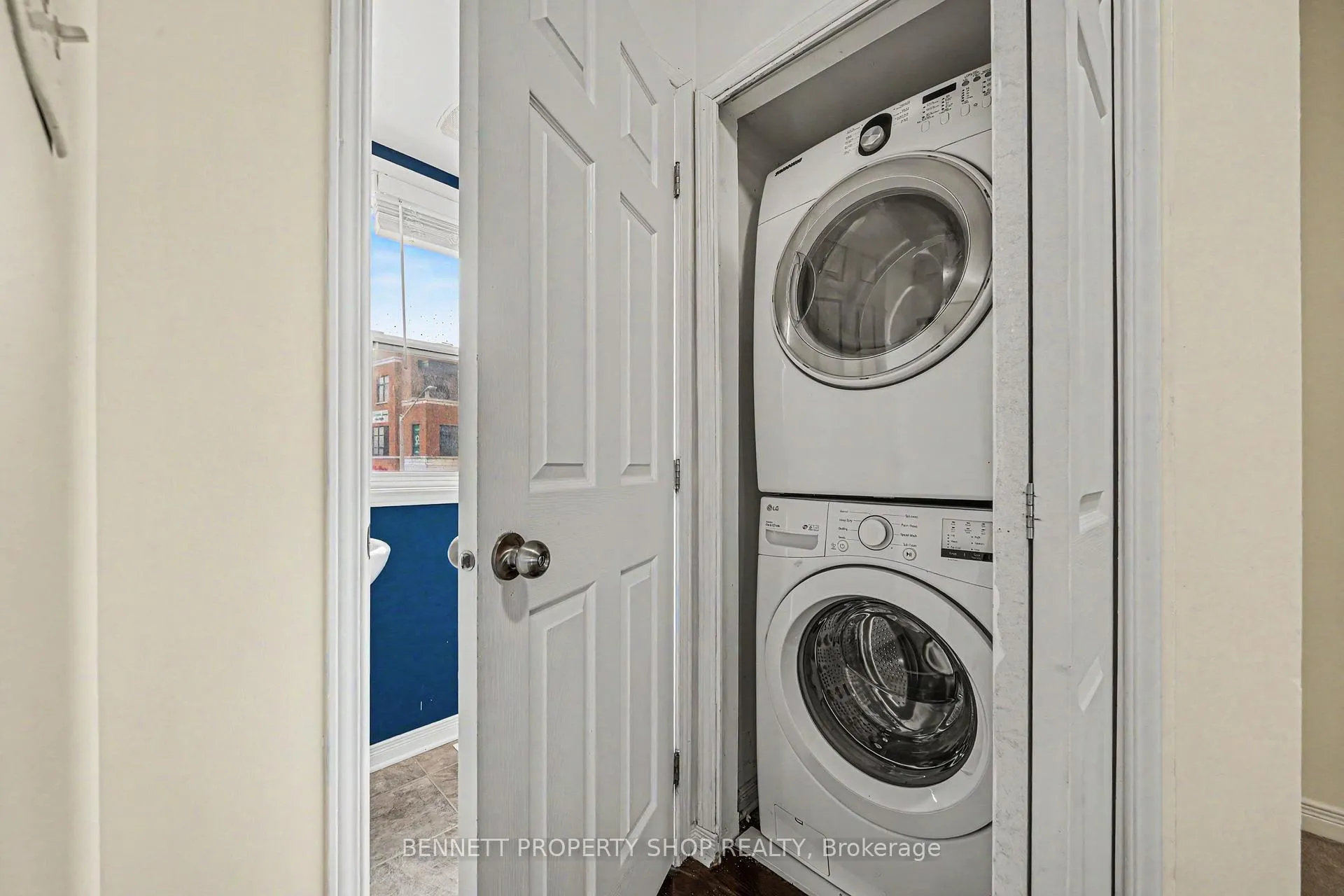 Photo 6 of 237 Kennevale Drive, Ottawa, Barrhaven - Cedargrove/Fraserdale — HOMEH
