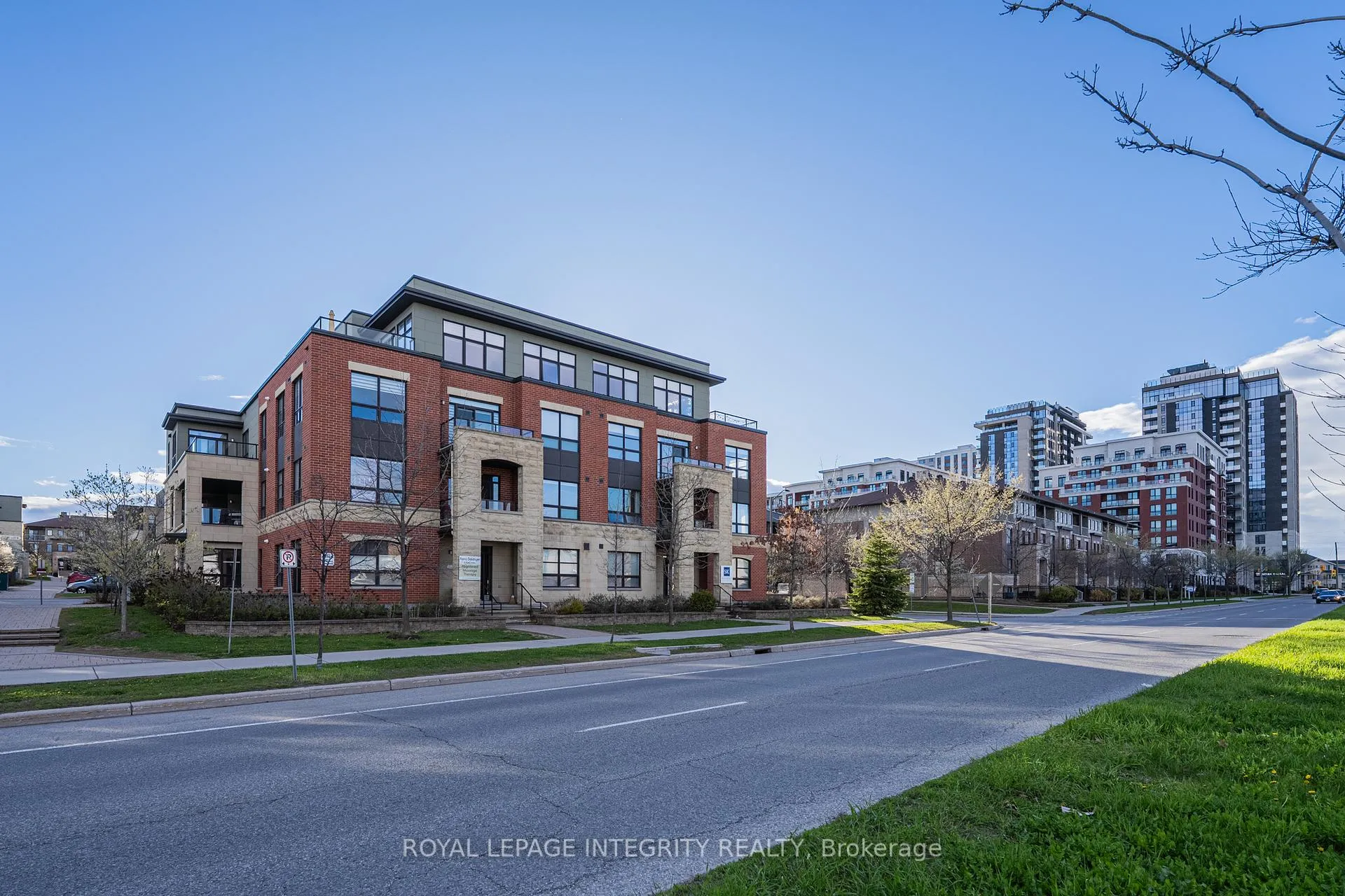 Photo 2 of Unit 305, 301 Bayrose Drive, Ottawa, Barrhaven - Strandherd — HOMEH