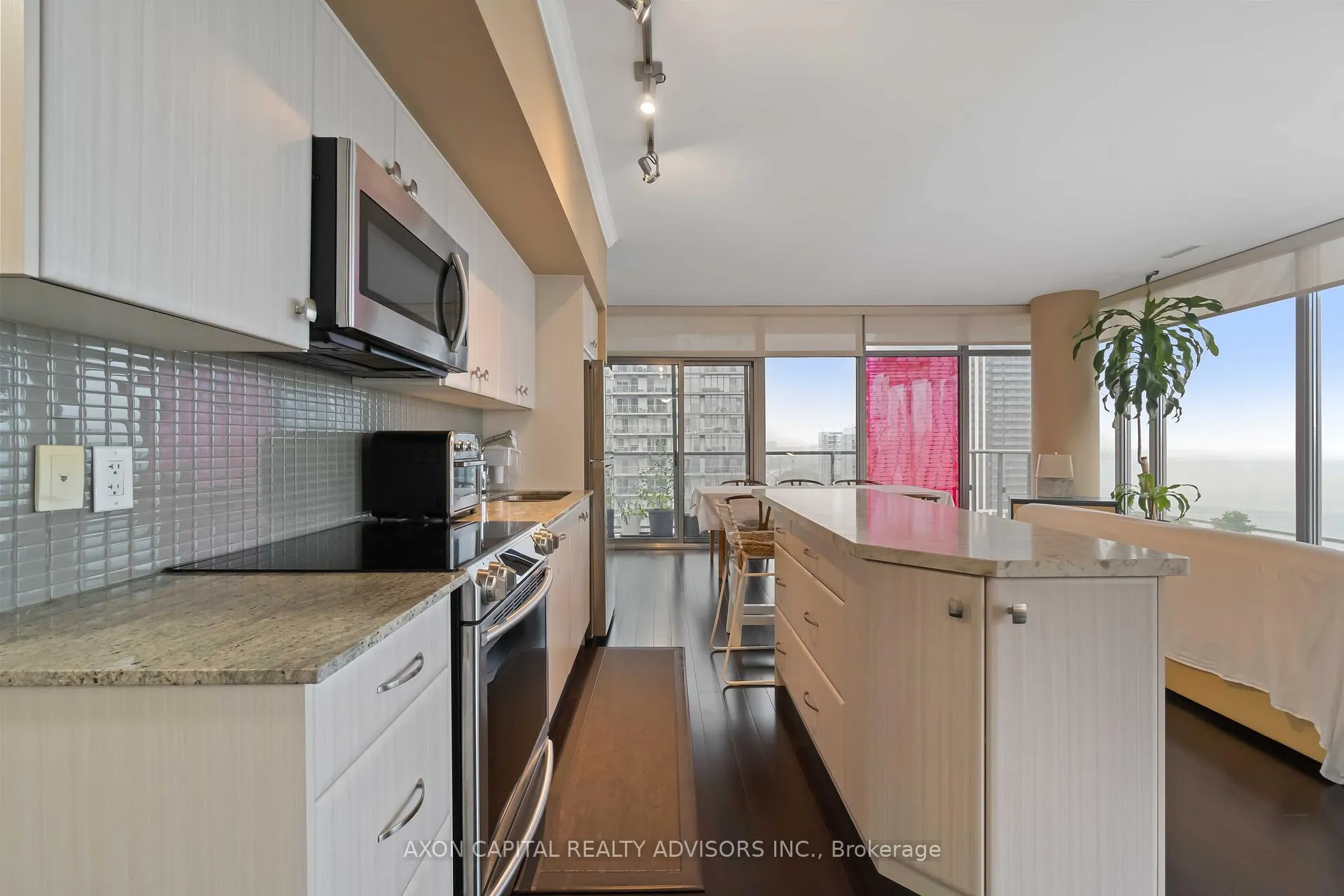 Photo 4 of Unit 1702, 105 The Queensway, Toronto, High Park-Swansea — HOMEH