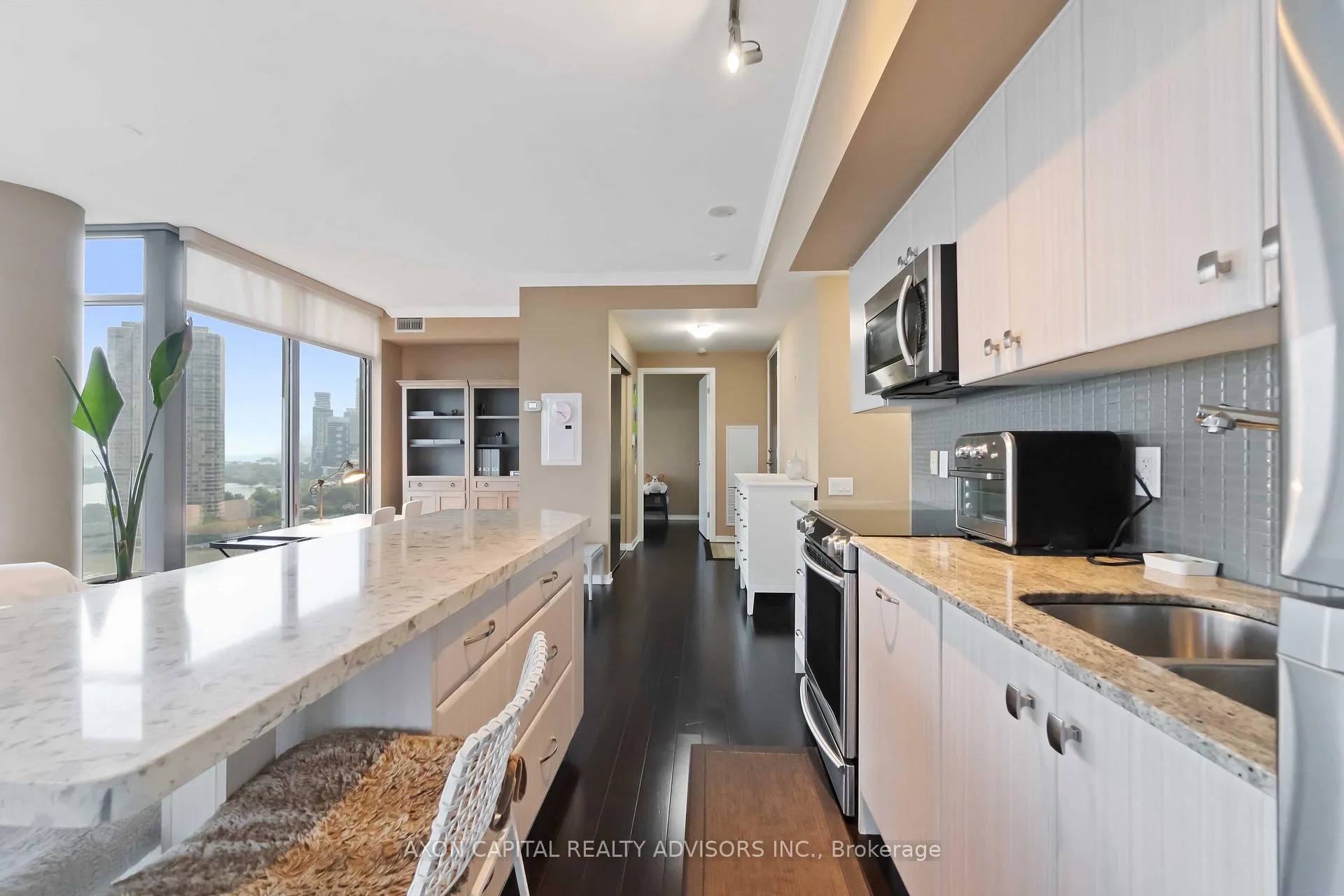 Photo 6 of Unit 1702, 105 The Queensway, Toronto, High Park-Swansea — HOMEH