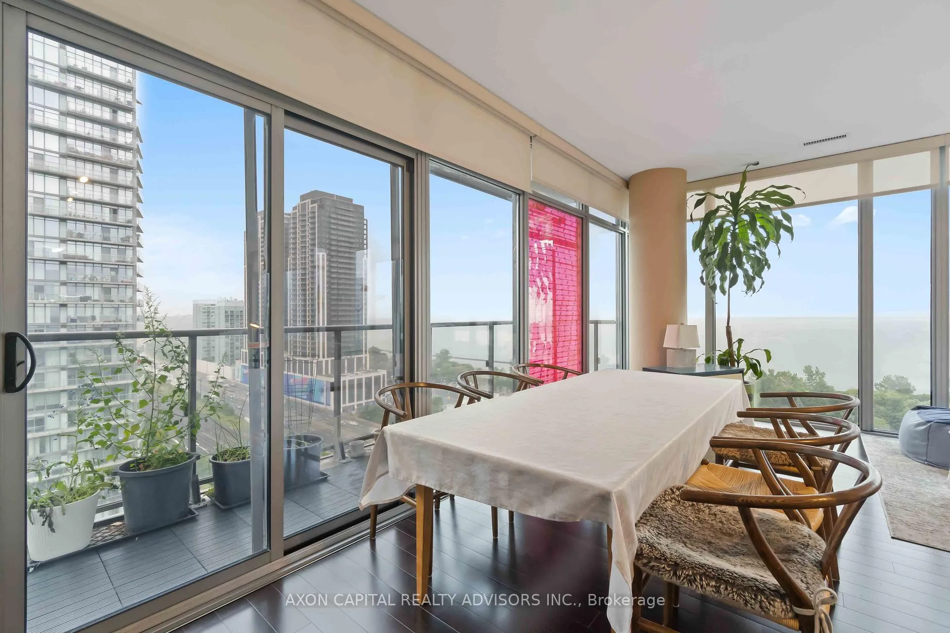 Photo 7 of Unit 1702, 105 The Queensway, Toronto, High Park-Swansea — HOMEH