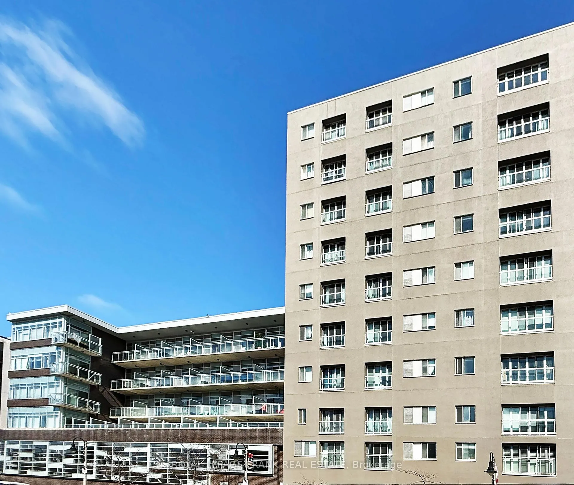 Front of Unit 905, 44 Bond Street W