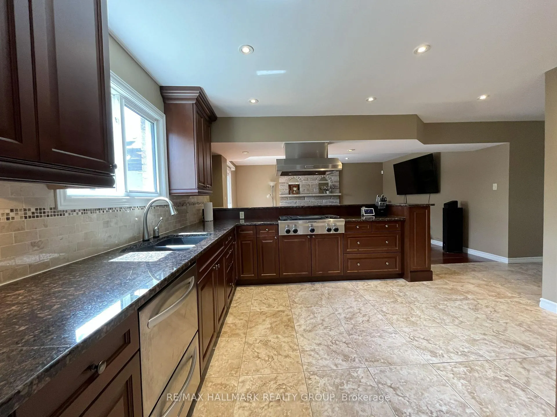 Photo 7 of 2 Inverness Avenue, Ottawa, Borden Farm/Stewart Farm/Carleton Heights/Parkwood Hills — HOMEH