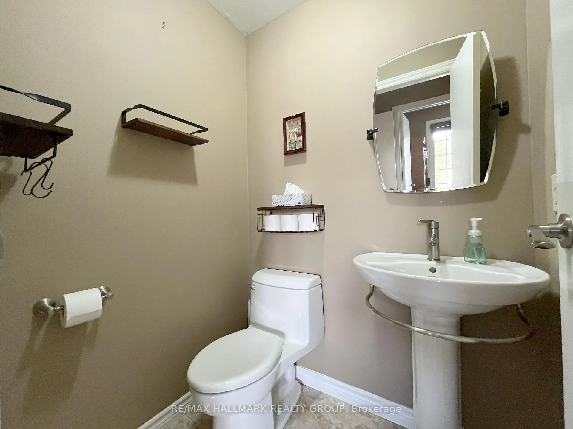 Photo 19 of 2 Inverness Avenue, Ottawa, Borden Farm/Stewart Farm/Carleton Heights/Parkwood Hills — HOMEH