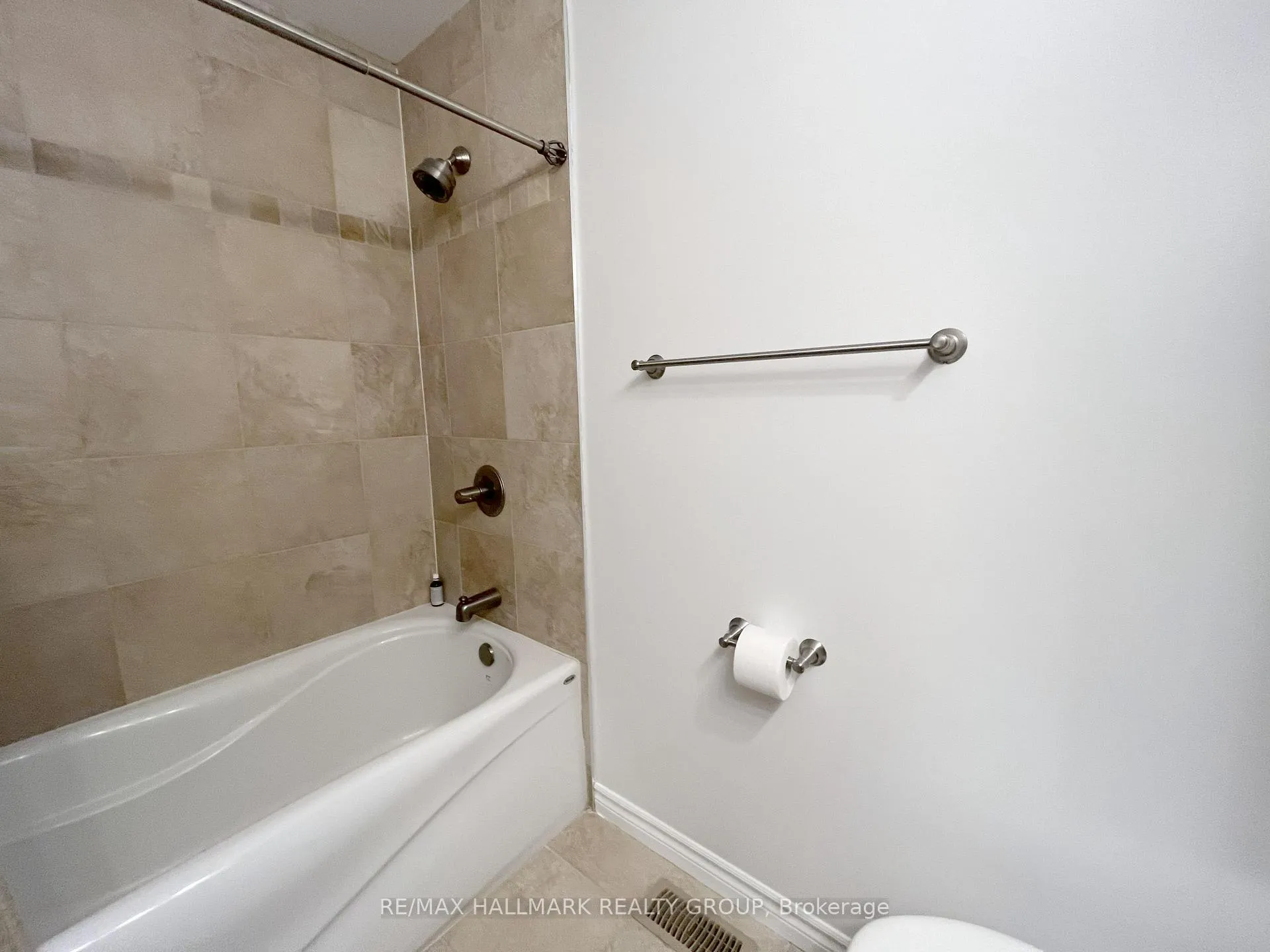Photo 33 of 2 Inverness Avenue, Ottawa, Borden Farm/Stewart Farm/Carleton Heights/Parkwood Hills — HOMEH