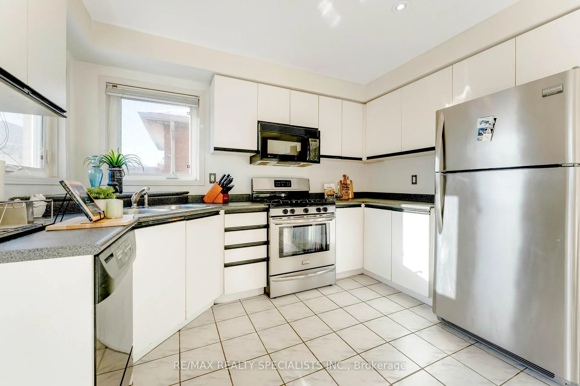 Photo 9 of 65 Clover Bloom Road, Brampton, Sandringham-Wellington — HOMEH