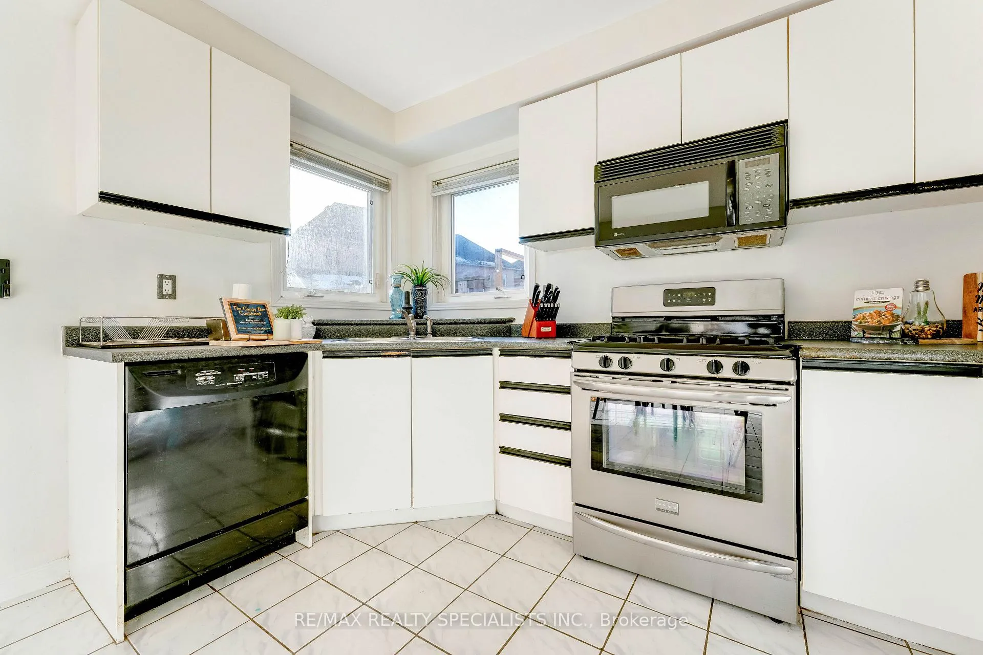 Photo 10 of 65 Clover Bloom Road, Brampton, Sandringham-Wellington — HOMEH