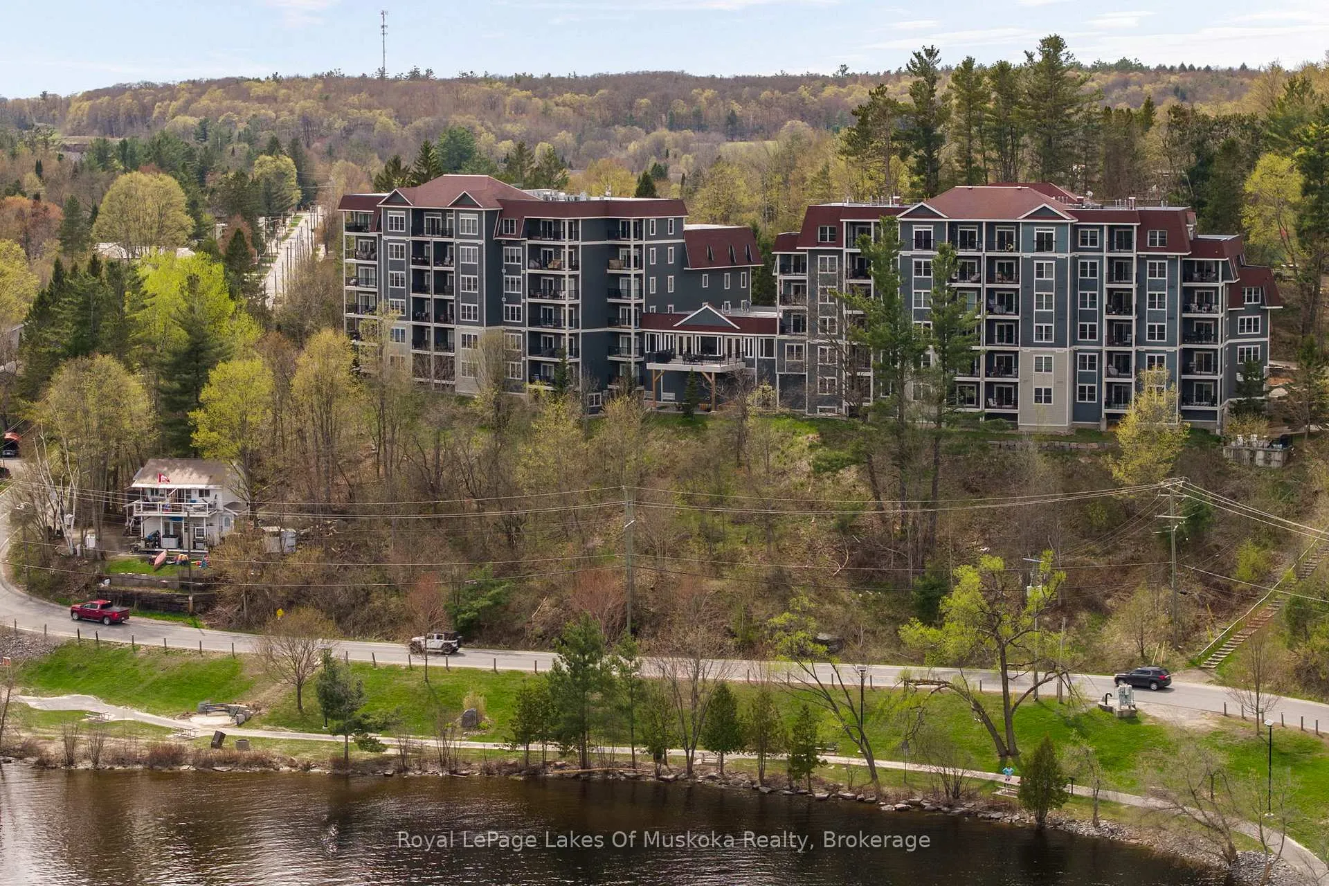 Photo 1 of Unit 103, 10 Kimberley Avenue, Bracebridge, Macaulay — HOMEH