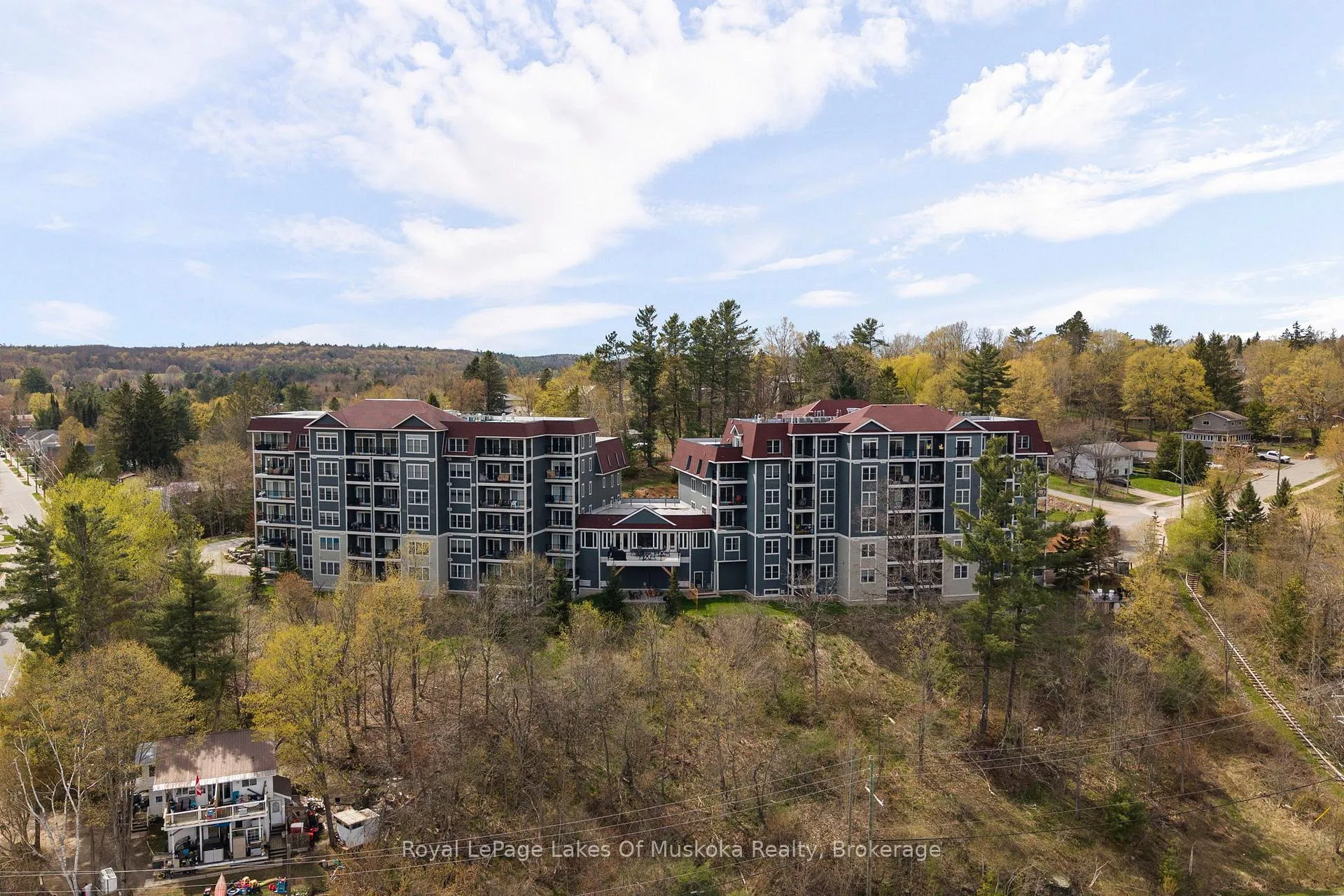 Photo 4 of Unit 103, 10 Kimberley Avenue, Bracebridge, Macaulay — HOMEH