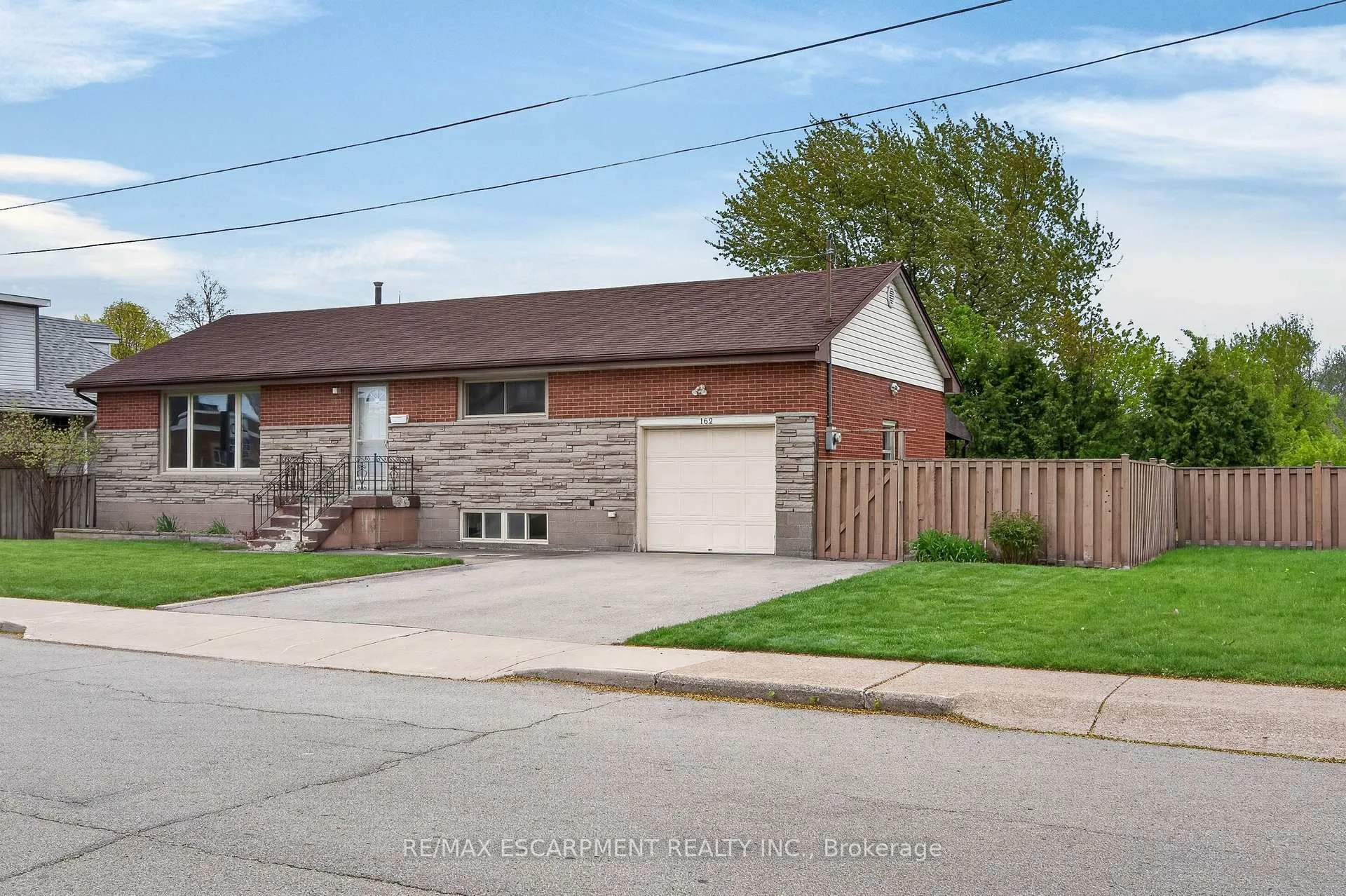 Photo 2 of 162 Mountville Avenue, Hamilton, Inch Park — HOMEH