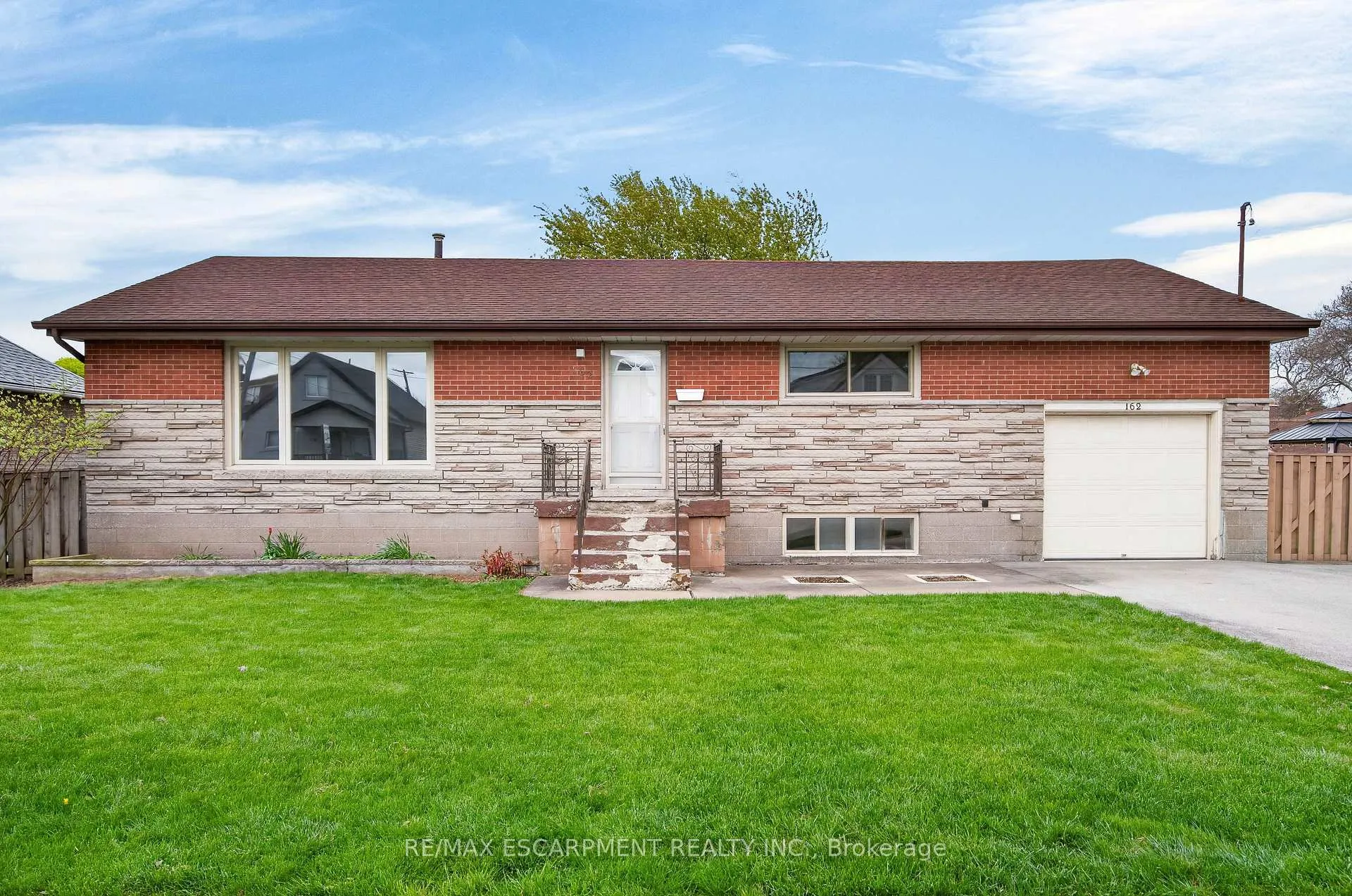 Photo 3 of 162 Mountville Avenue, Hamilton, Inch Park — HOMEH