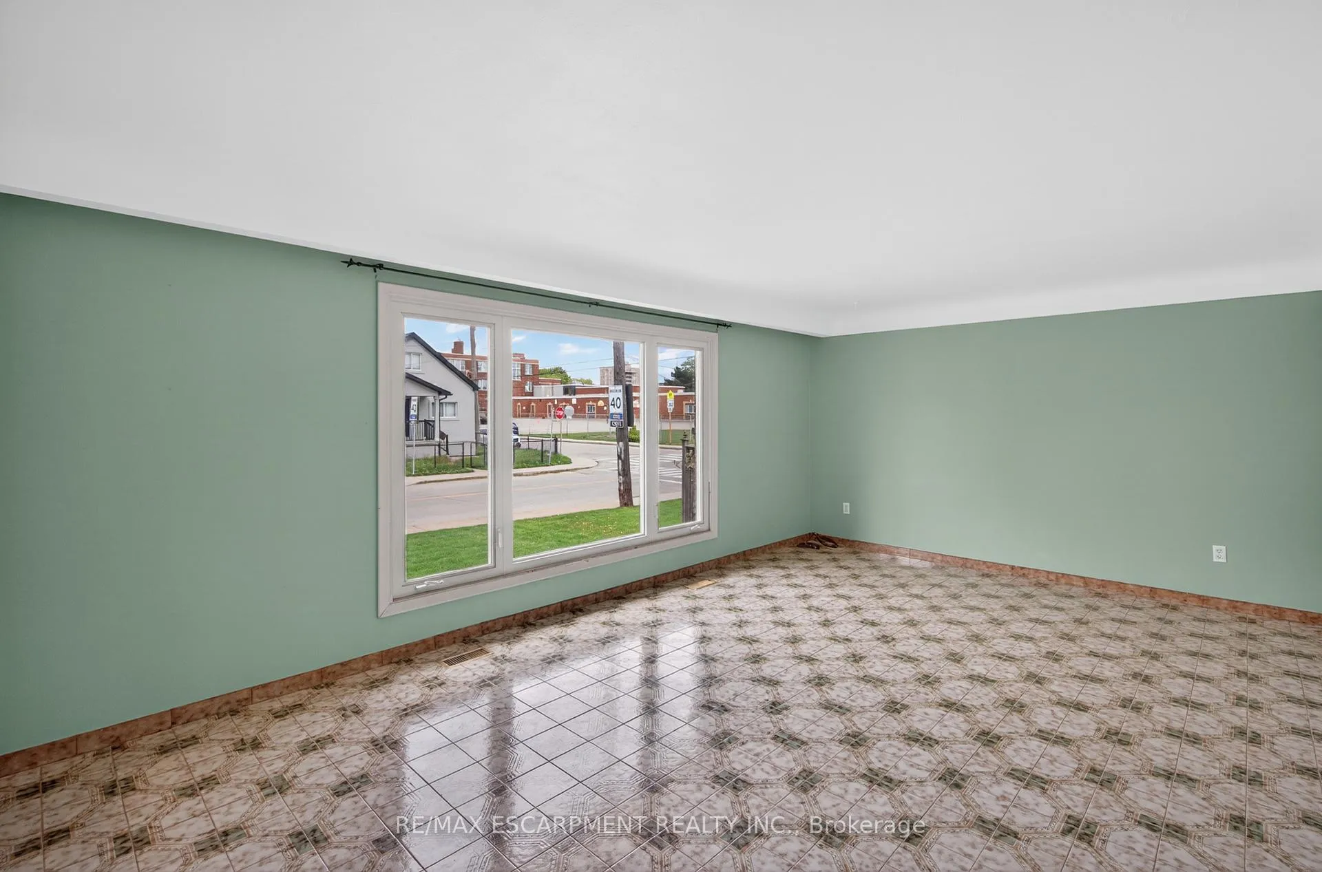 Photo 5 of 162 Mountville Avenue, Hamilton, Inch Park — HOMEH