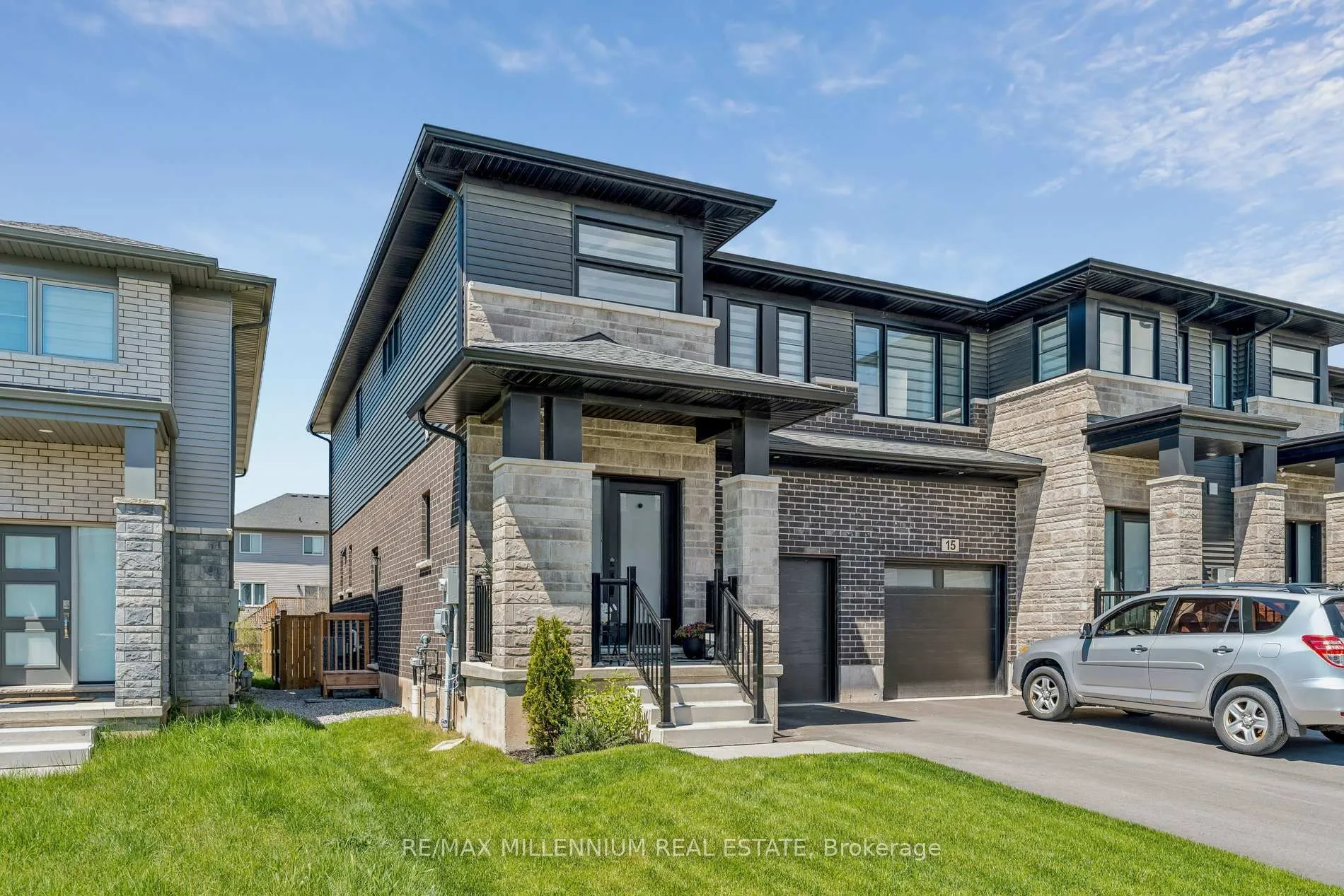 Photo 2 of 19 Whelan Court, Thorold, Hurricane/Merrittville — HOMEH