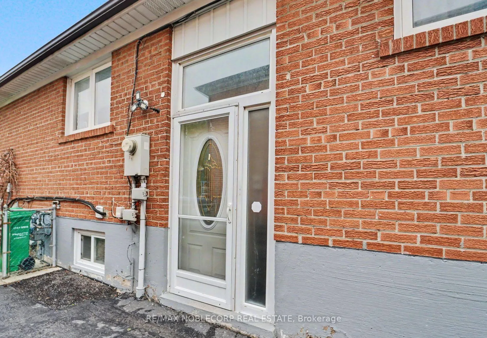 Photo 2 of 3519 Laddie Crescent, Mississauga, Malton — HOMEH