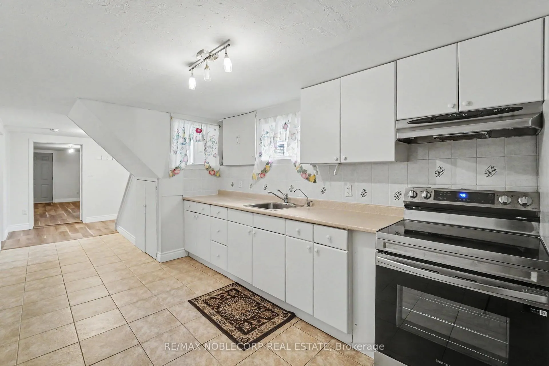 Photo 9 of 3519 Laddie Crescent, Mississauga, Malton — HOMEH