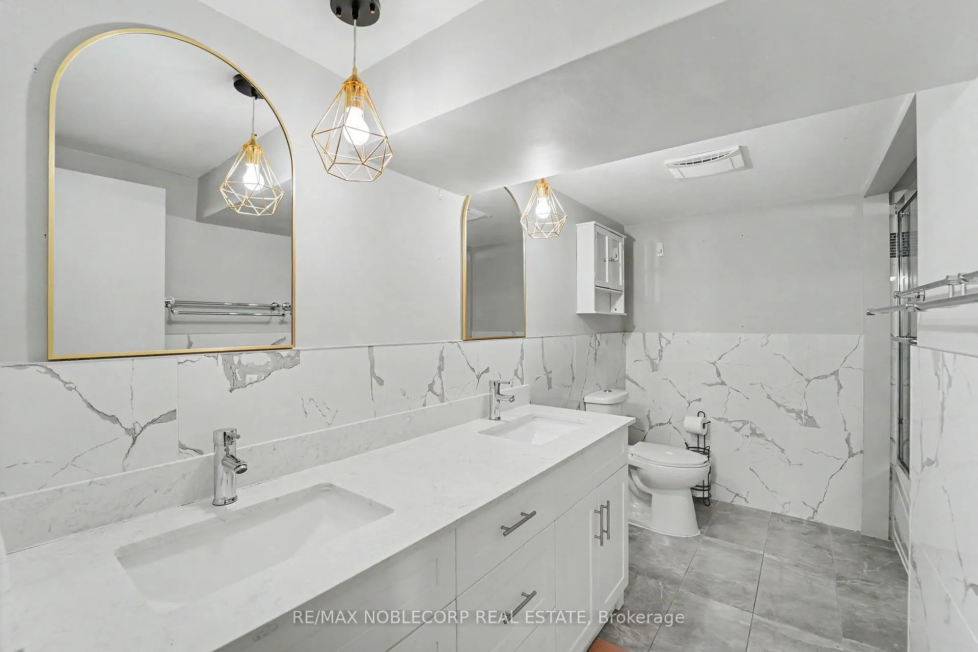 Photo 12 of 3519 Laddie Crescent, Mississauga, Malton — HOMEH