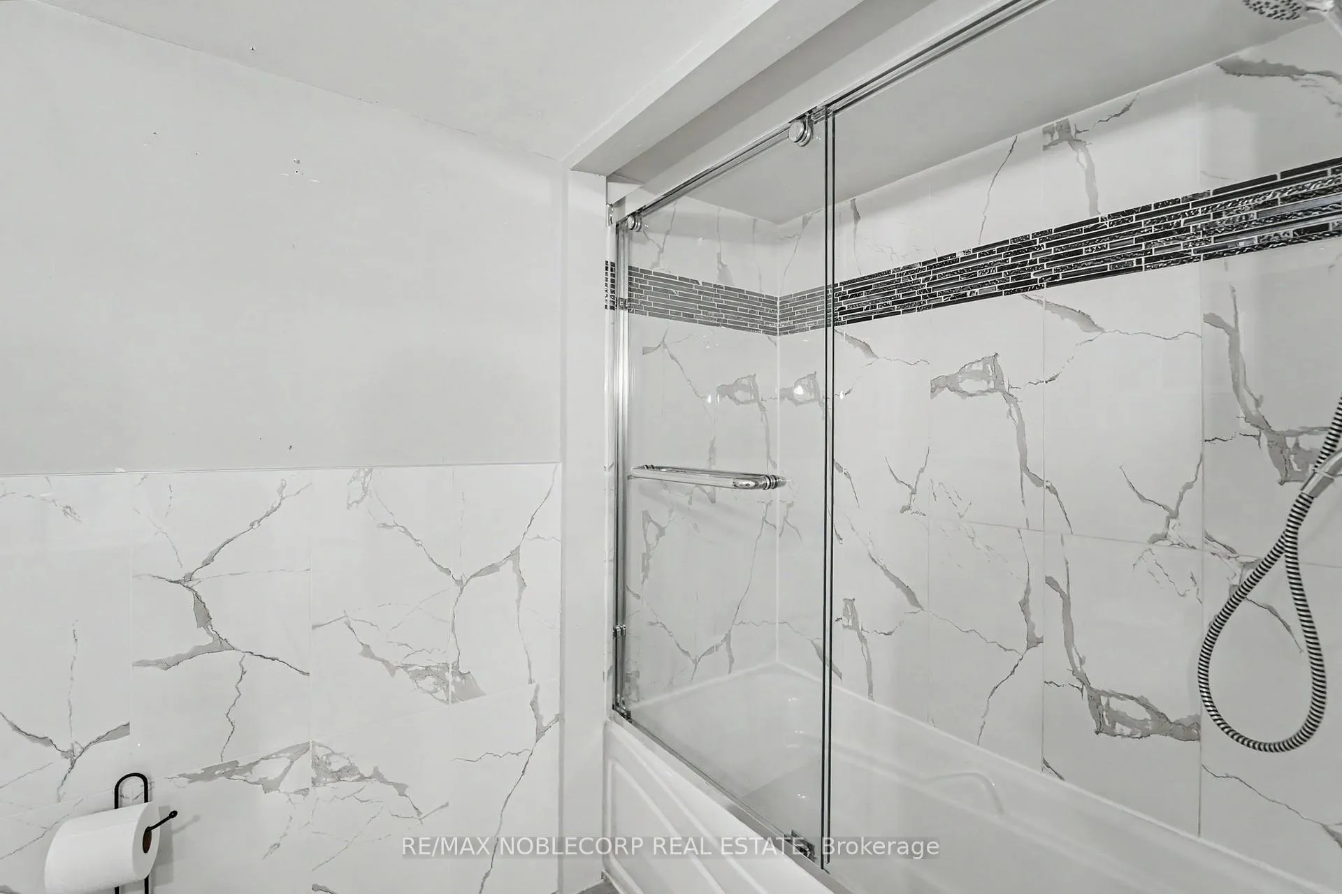 Photo 13 of 3519 Laddie Crescent, Mississauga, Malton — HOMEH