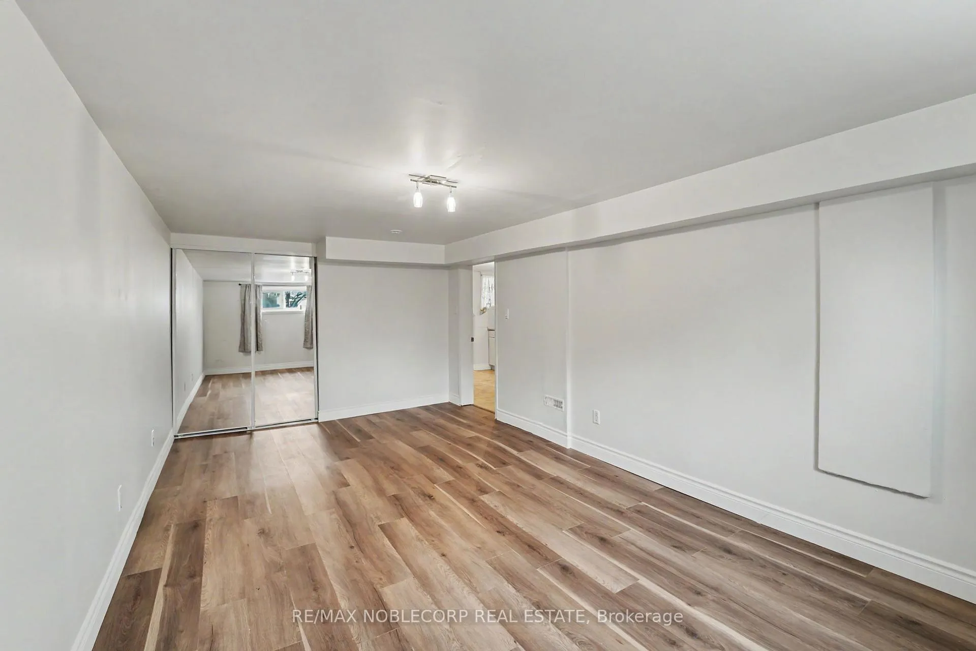 Photo 14 of 3519 Laddie Crescent, Mississauga, Malton — HOMEH