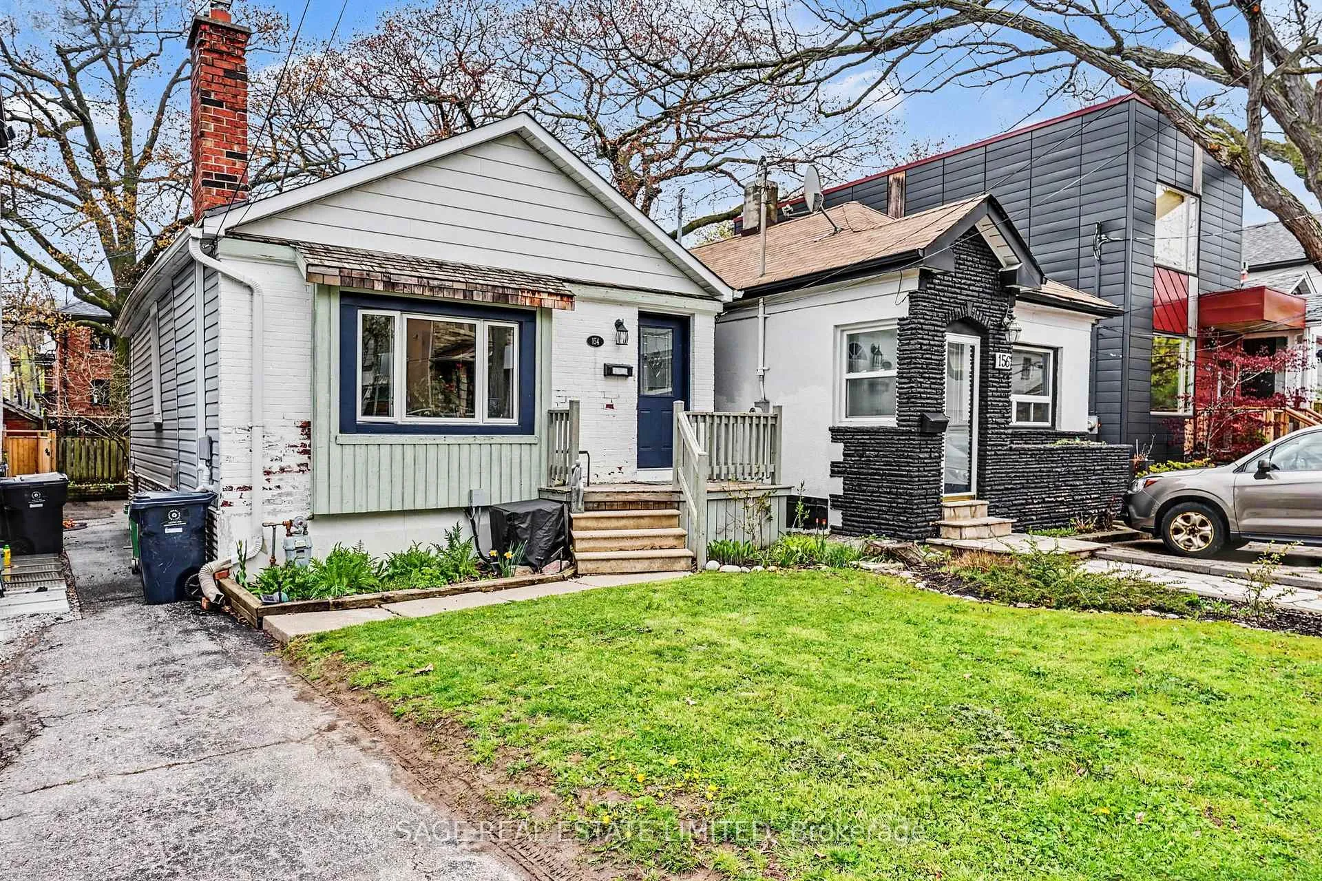 Front of 154 Warden Avenue