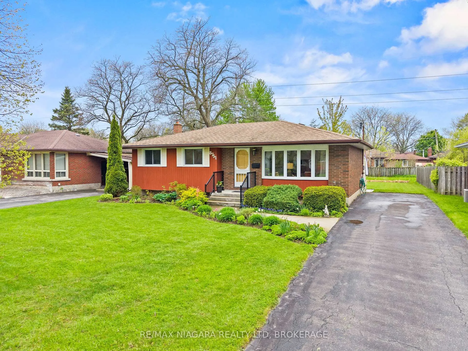 Photo 1 of 8751 Banting Avenue, Niagara Falls, Chippawa — HOMEH
