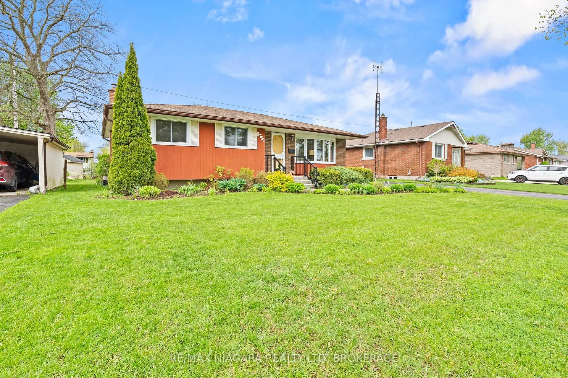 Photo 3 of 8751 Banting Avenue, Niagara Falls, Chippawa — HOMEH