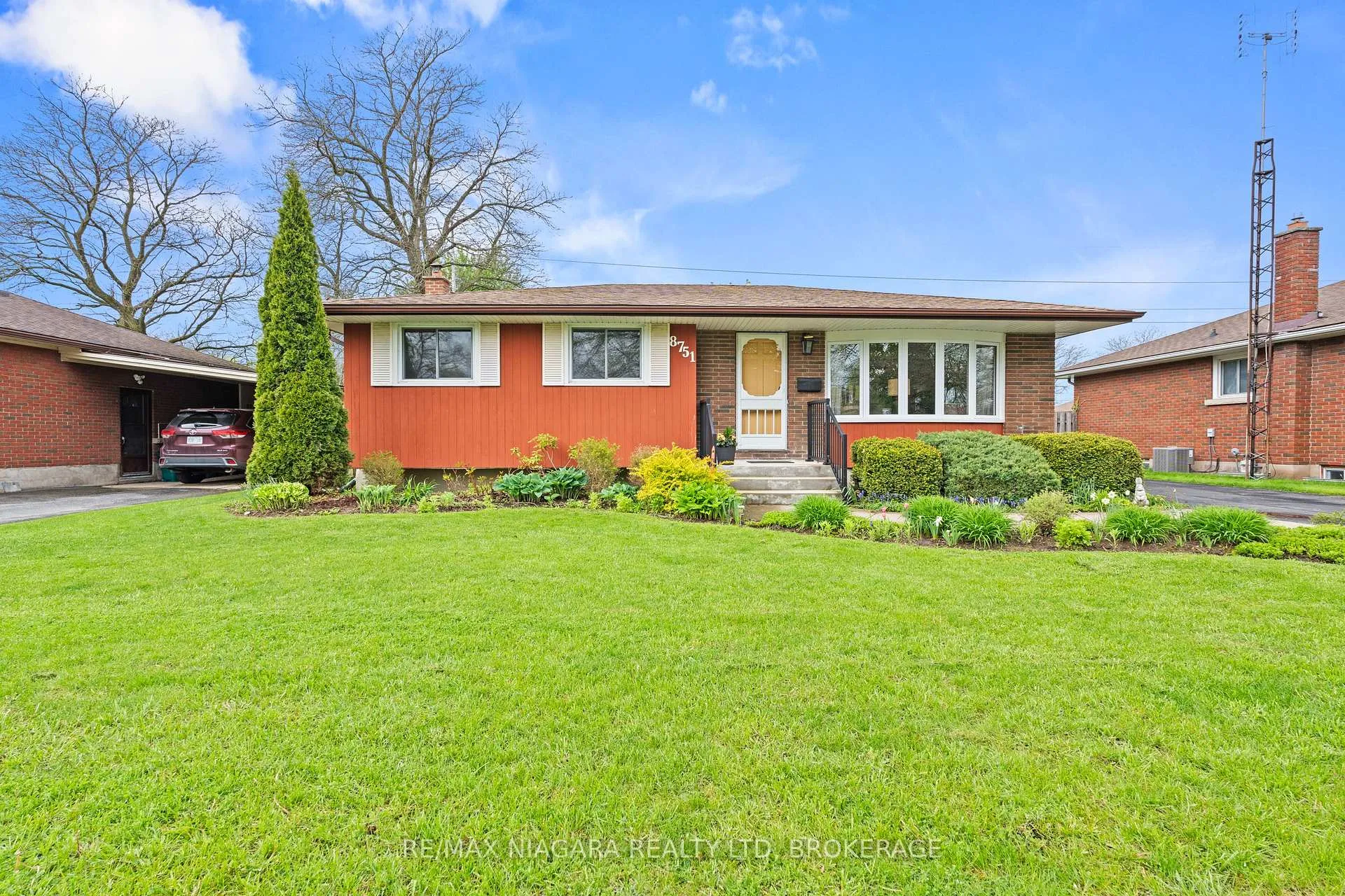 Photo 4 of 8751 Banting Avenue, Niagara Falls, Chippawa — HOMEH