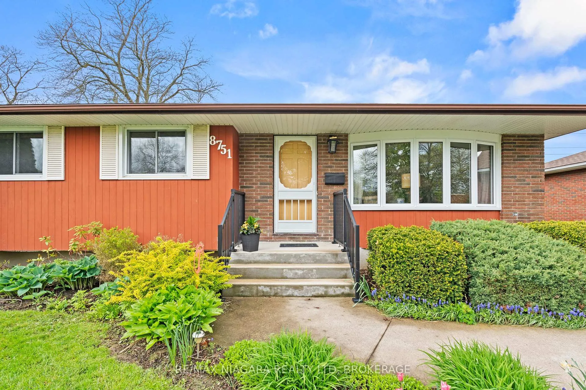 Photo 5 of 8751 Banting Avenue, Niagara Falls, Chippawa — HOMEH