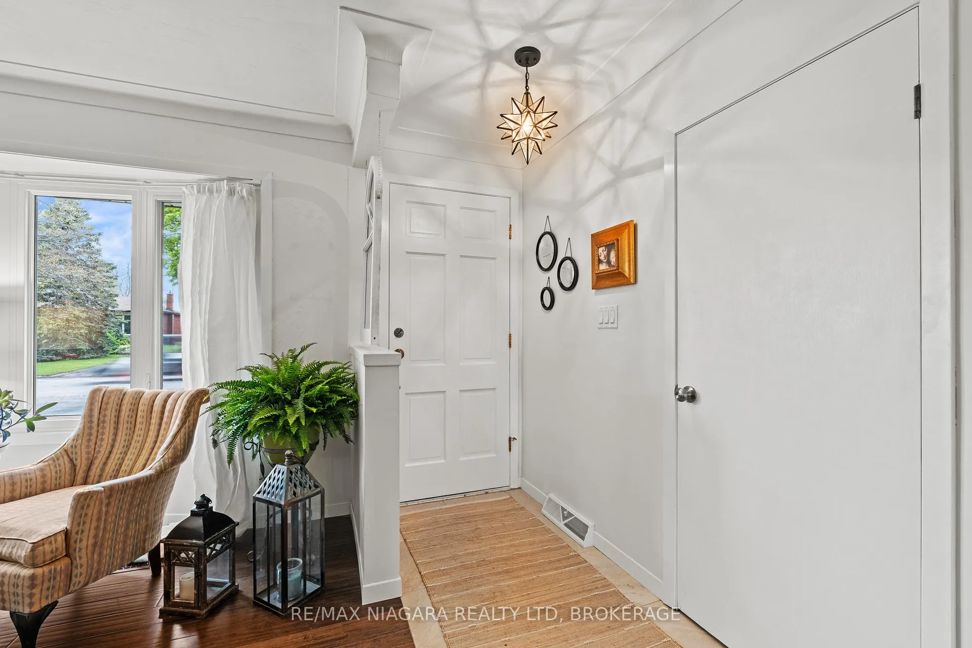 Photo 6 of 8751 Banting Avenue, Niagara Falls, Chippawa — HOMEH