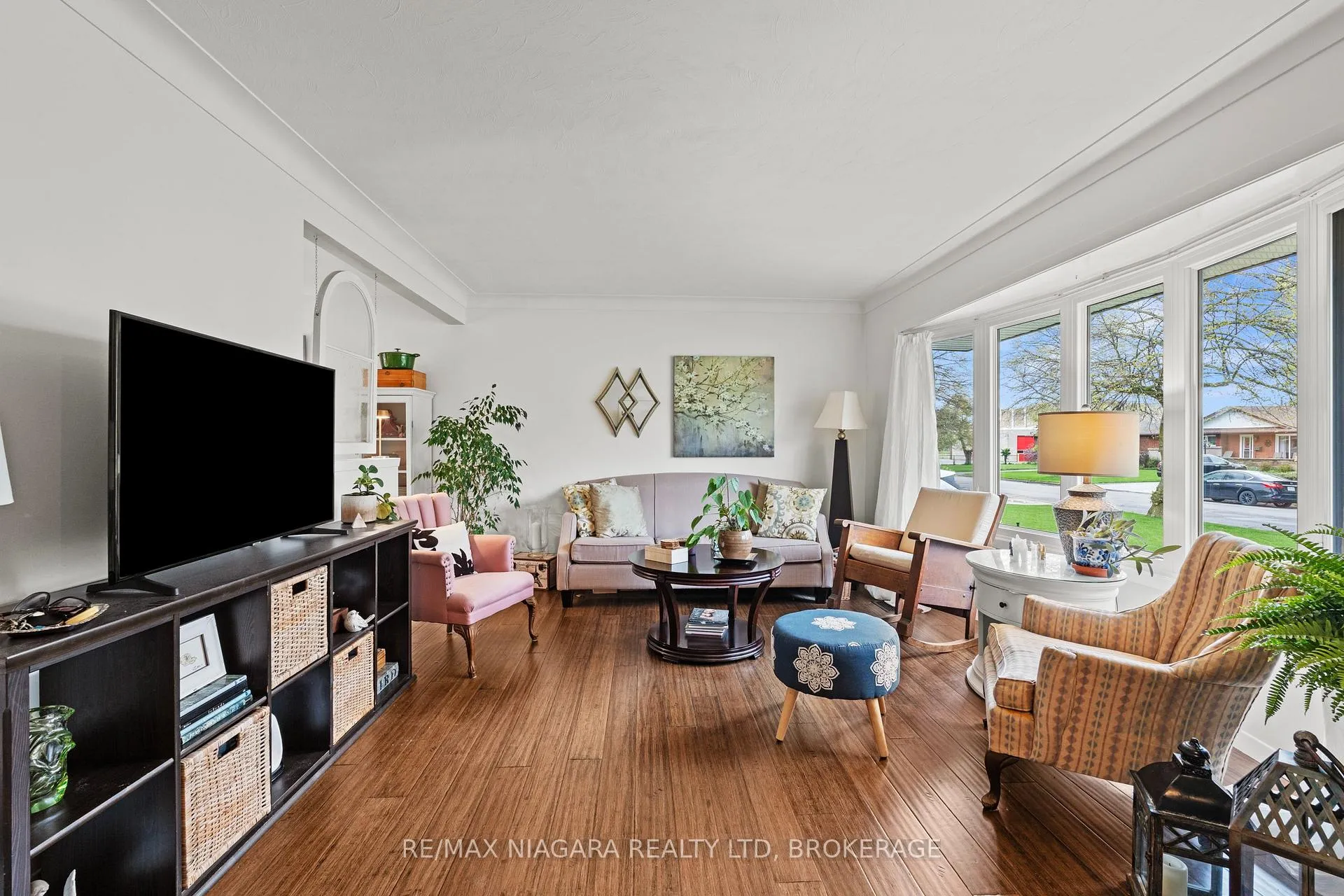 Photo 7 of 8751 Banting Avenue, Niagara Falls, Chippawa — HOMEH
