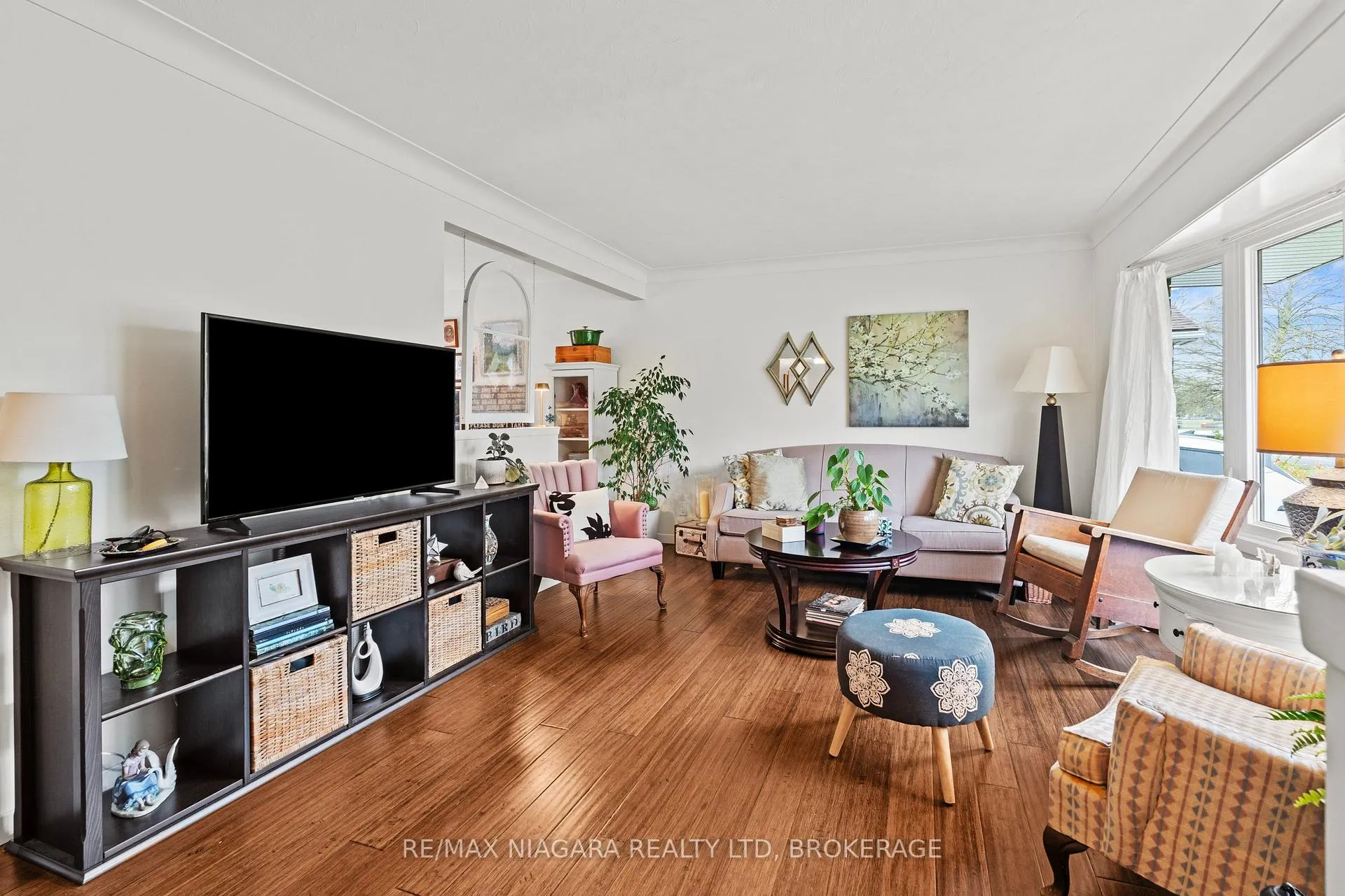 Photo 8 of 8751 Banting Avenue, Niagara Falls, Chippawa — HOMEH
