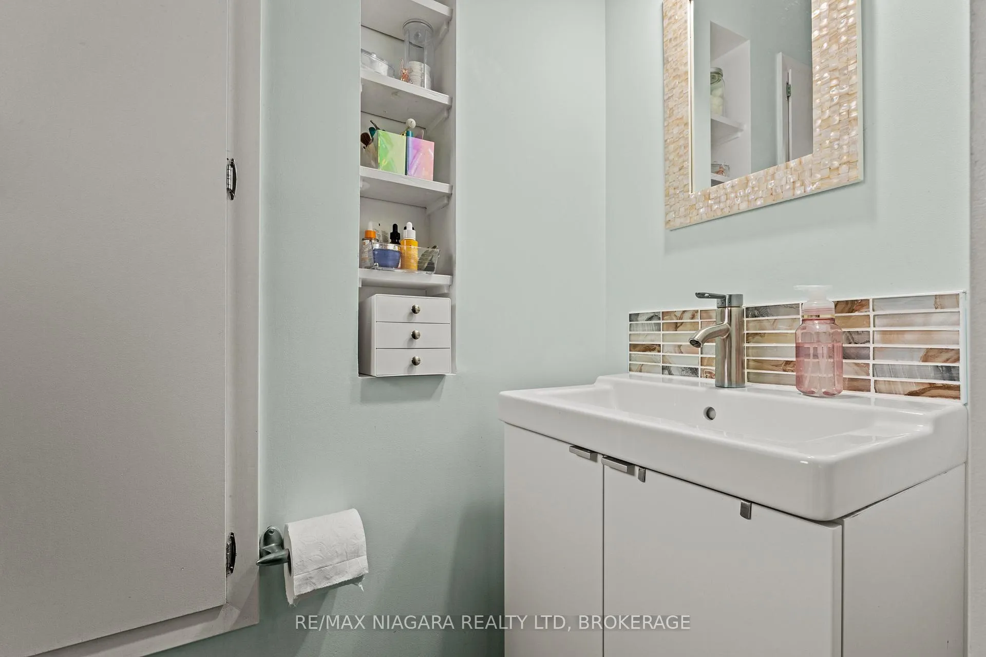 Photo 16 of 8751 Banting Avenue, Niagara Falls, Chippawa — HOMEH