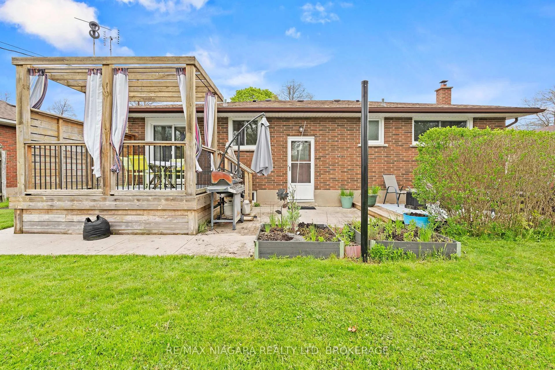 Photo 27 of 8751 Banting Avenue, Niagara Falls, Chippawa — HOMEH
